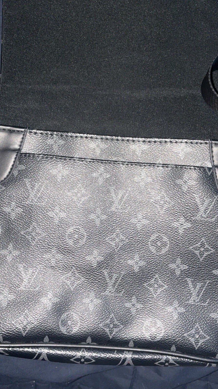 Louis Vuitton Monogram Eclipse Black/Gray Men’s Crossbody Bag, Zip Closure