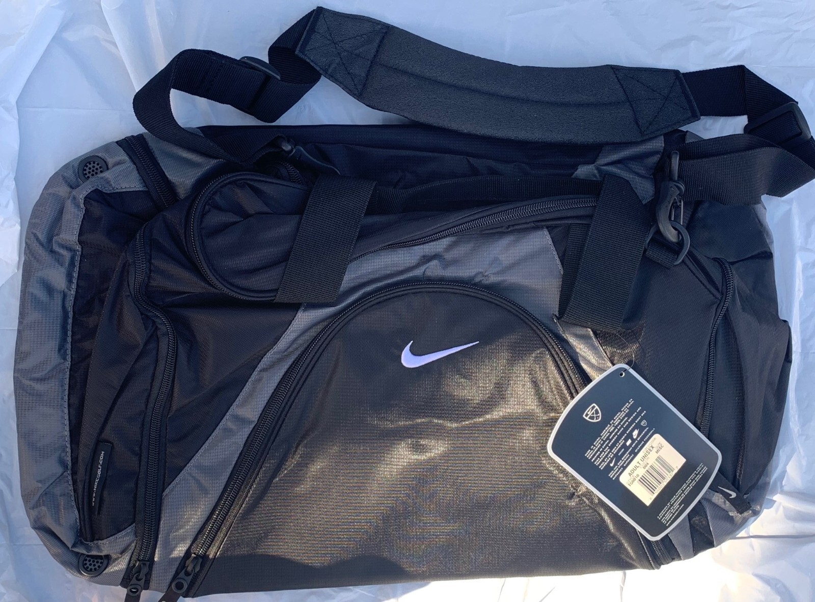BRAND NEW Nike Golf Duffel Bag with Boston University Hockey Logo