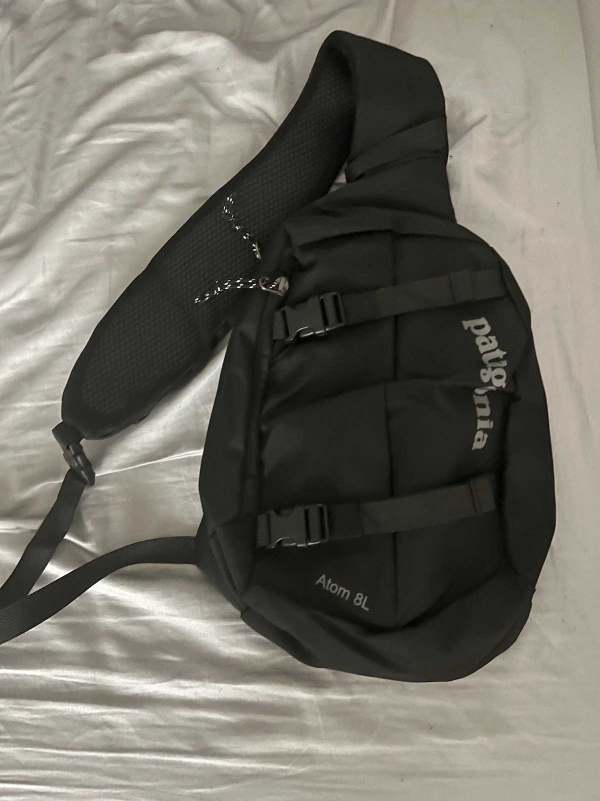 Patagonia Atom 8L Outdoor Crossbody Bag BLACK