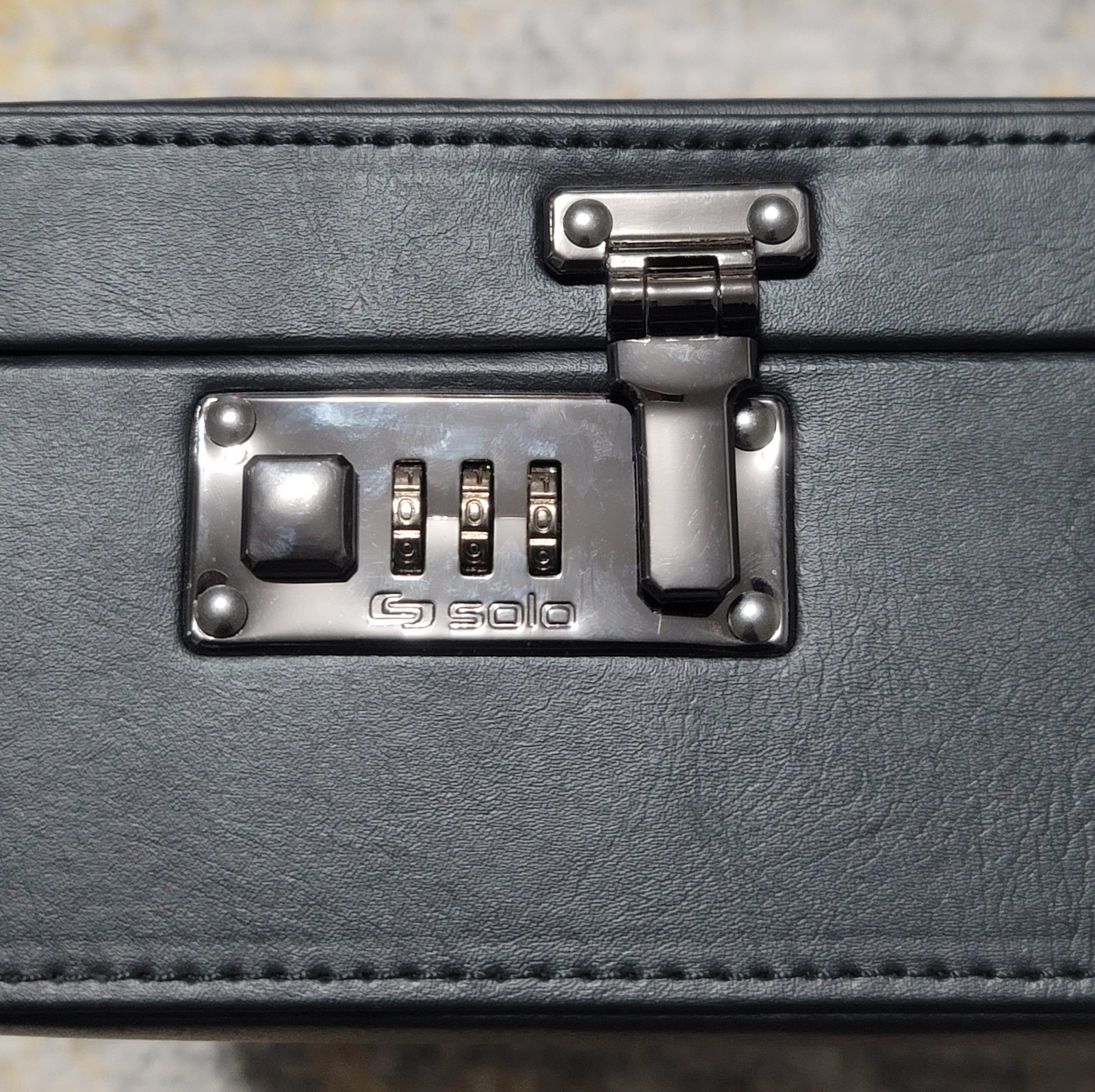 Solo Classic Vinyl Briefcase Black w/Combination Lock 17.5 inches X 12.5 X 4