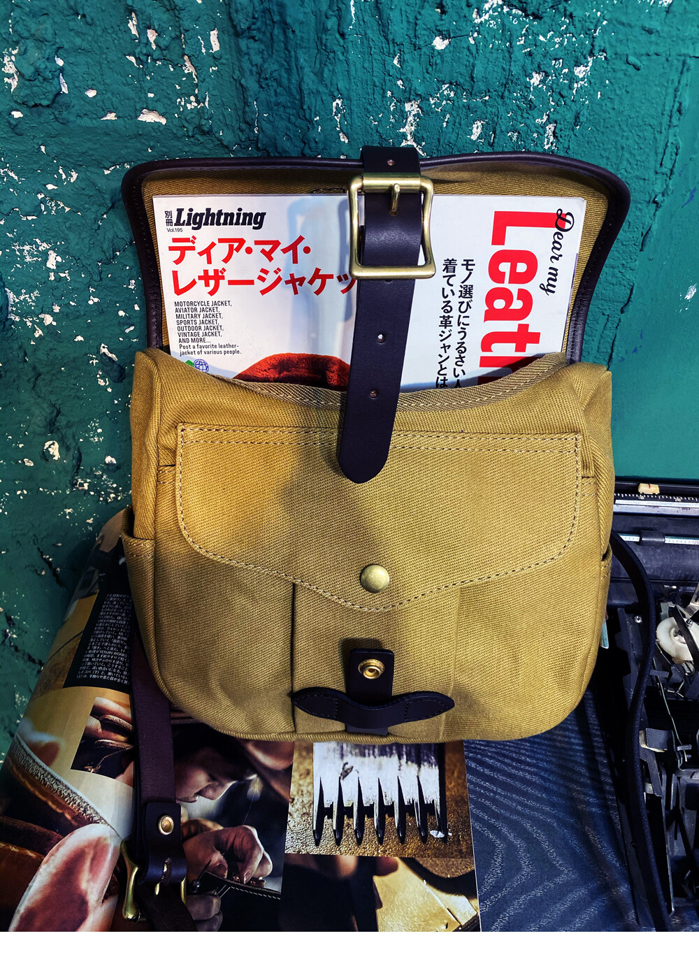 Messenger Bag Waterproof Olefin Canvas Cowhide Shoulder Strap Unisex Retro Bag