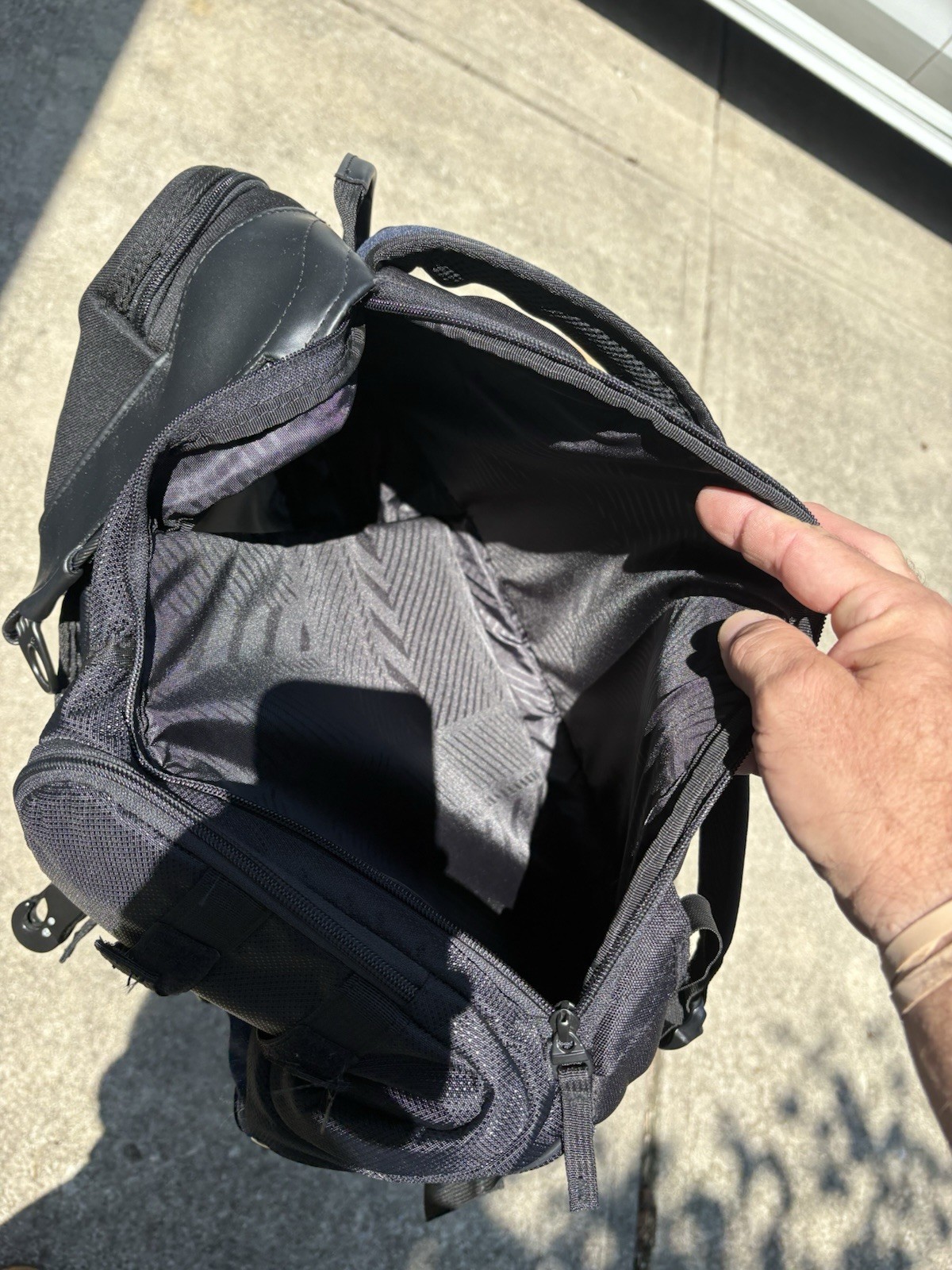 OAKLEY BATHROOM SINK BACKPACK Navy Blue Trail Hiking Bag Excellent Condition!