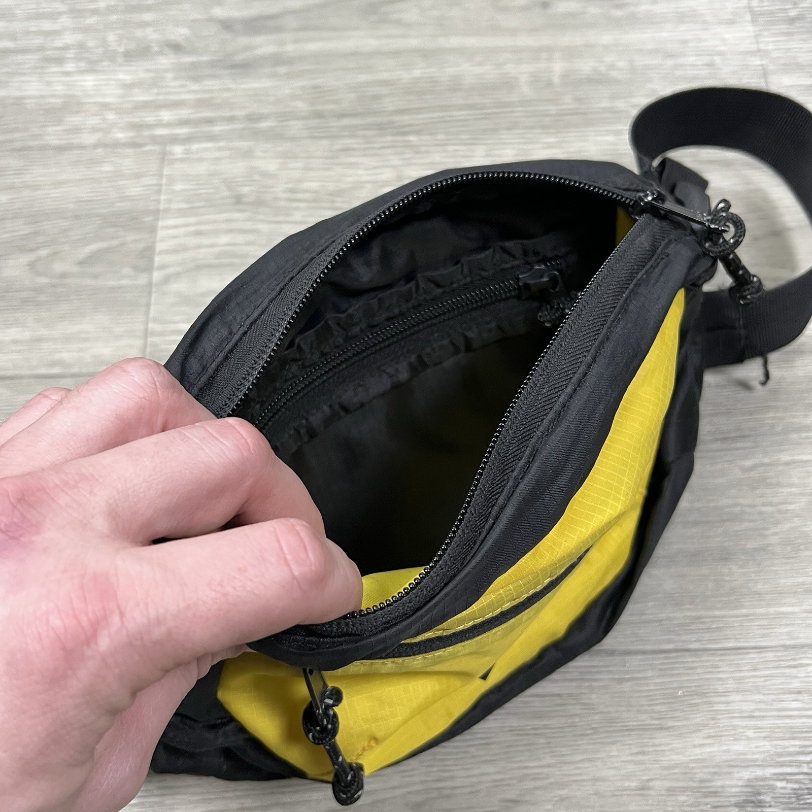 Obey Commuter Waist Bag Yellow Black Hip Pack Fanny Pack Crossbody Bag Logo