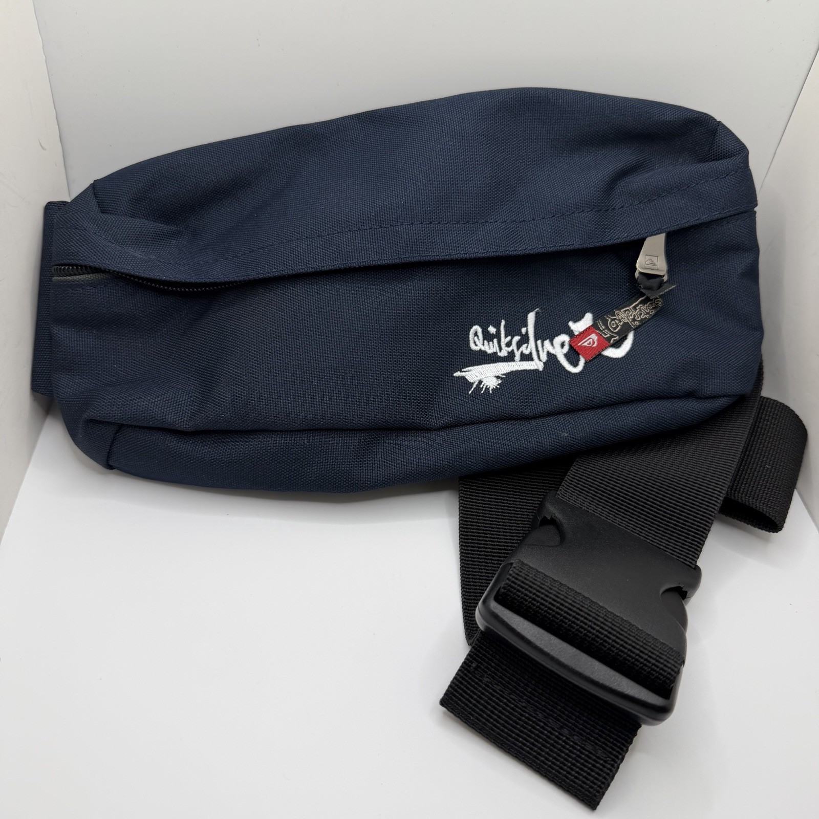 Quiksilver Blue & Black Men’s Belt Bag Fanny Pack Adjustable Strap Outer Pockets