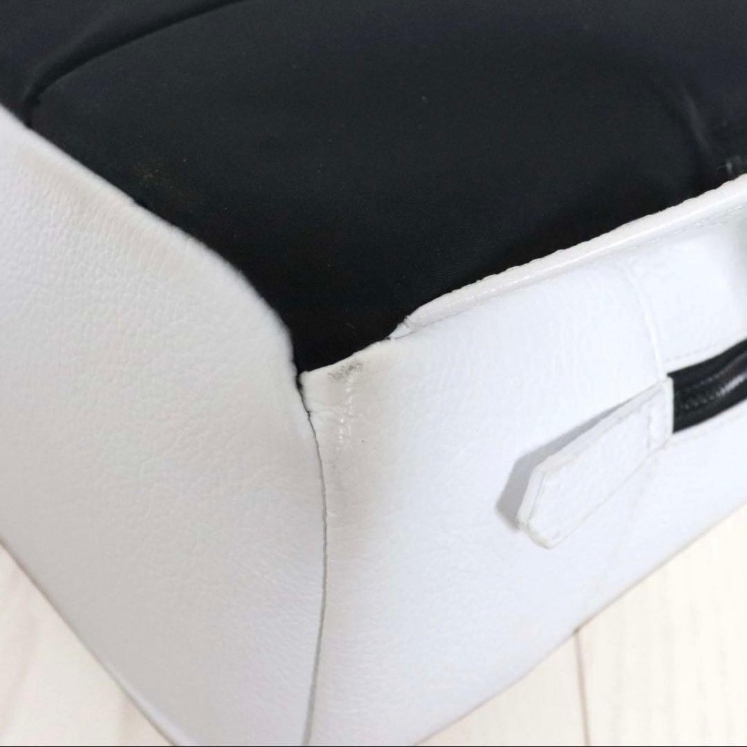 BARNEYS NEW YORK Leather Backpack White & Black 28x41cm