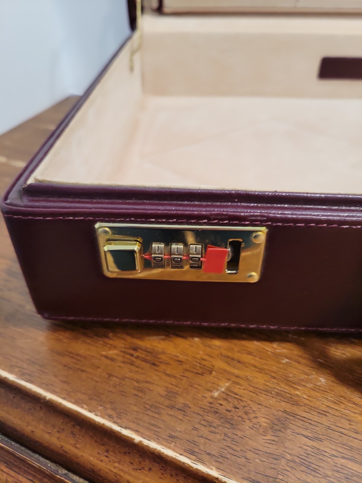 Vintage Stebco Burgundy Hard Leather Briefcase Front Change Combination Lock