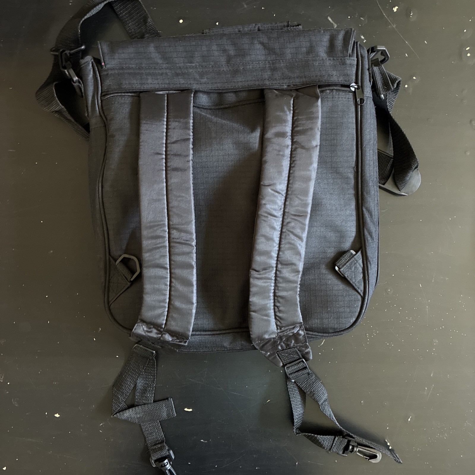 MicroStrategy Laptop Computer Adjustable Strap Laptop Messenger Bag