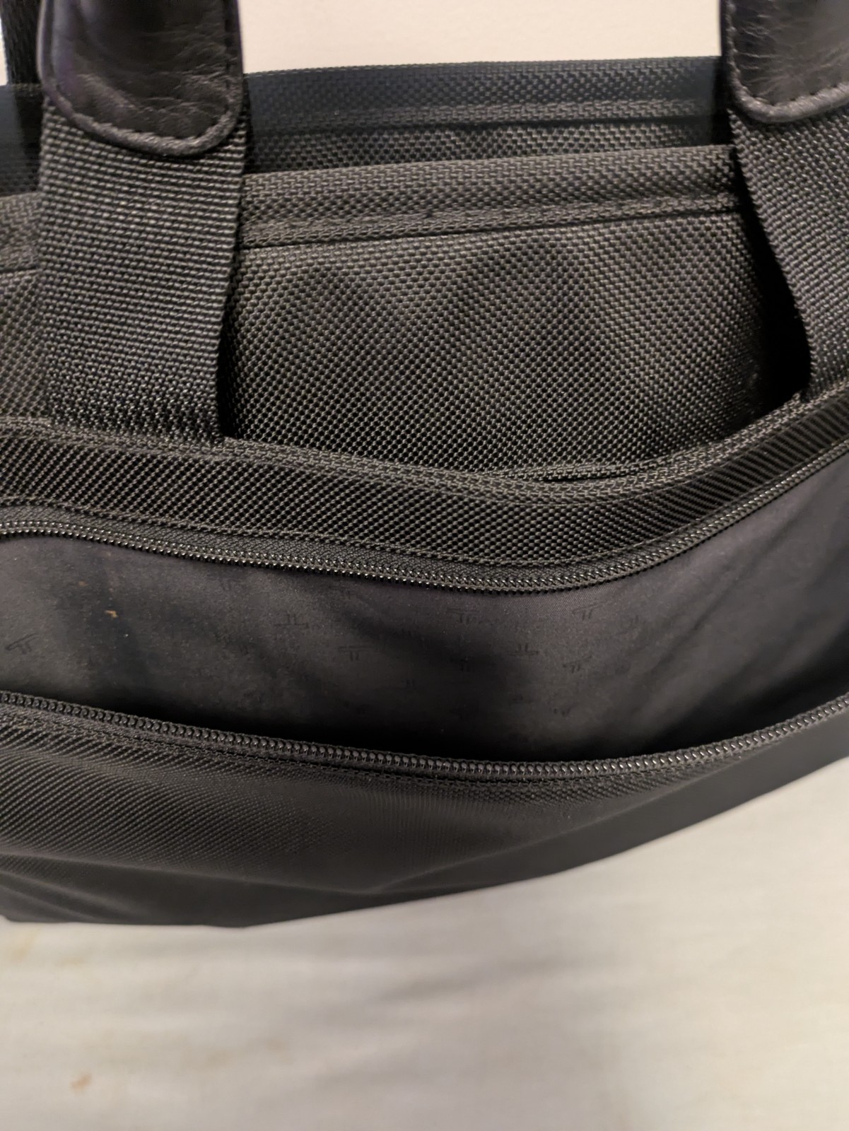Tumi Alpha Ballistic Nylon Laptop Briefcase Carry Top Handle Shoulder Strap