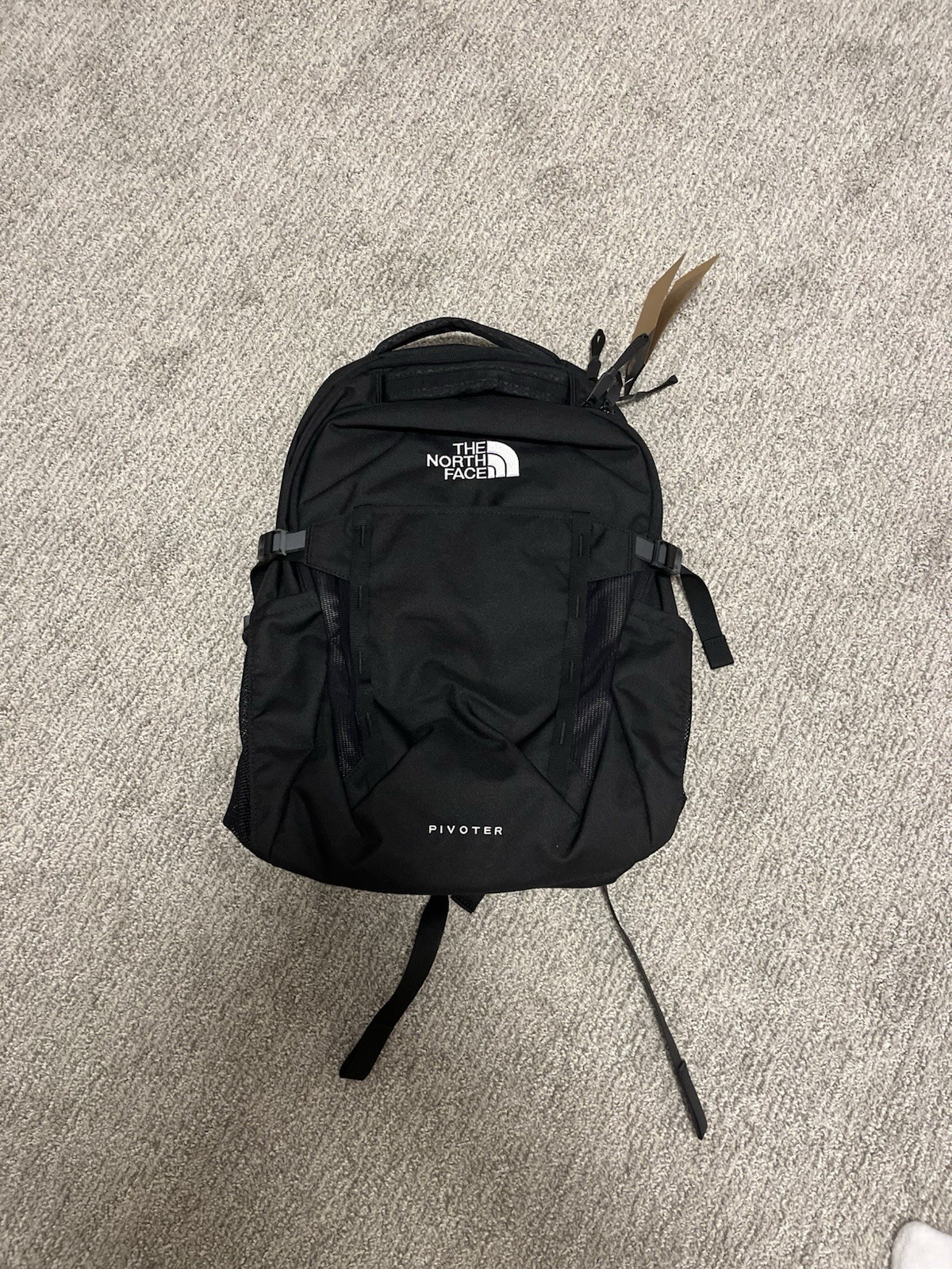 NEW WITH TAGS – The North Face Pivoter Everyday Laptop Backpack – TNF Black