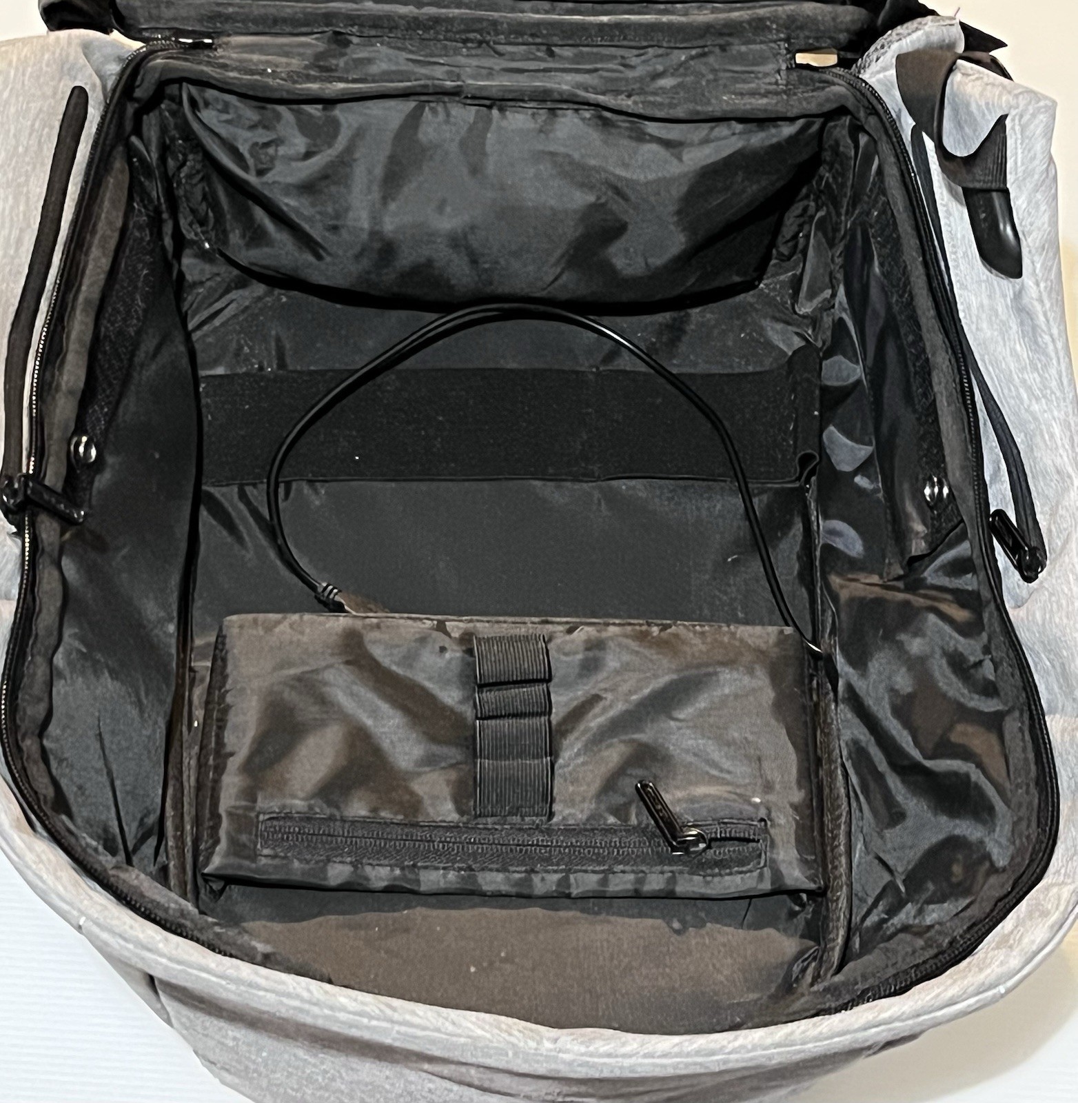 XD Design Bobby Hero Anti Theft Backpack Laptop 15.6″ RFID USB Grey/Pink As New