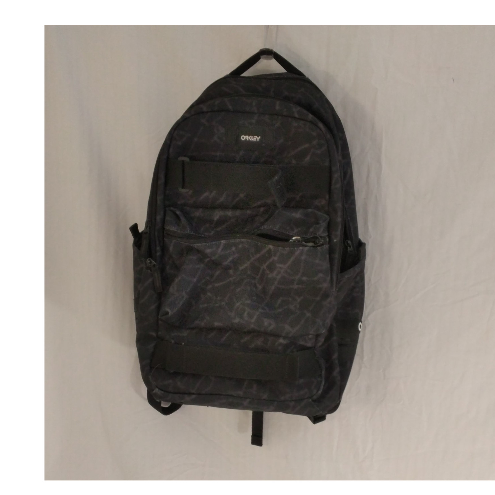 Oakley Black Gray Abstract Pattern Backpack Zip Adjustable Strap Men