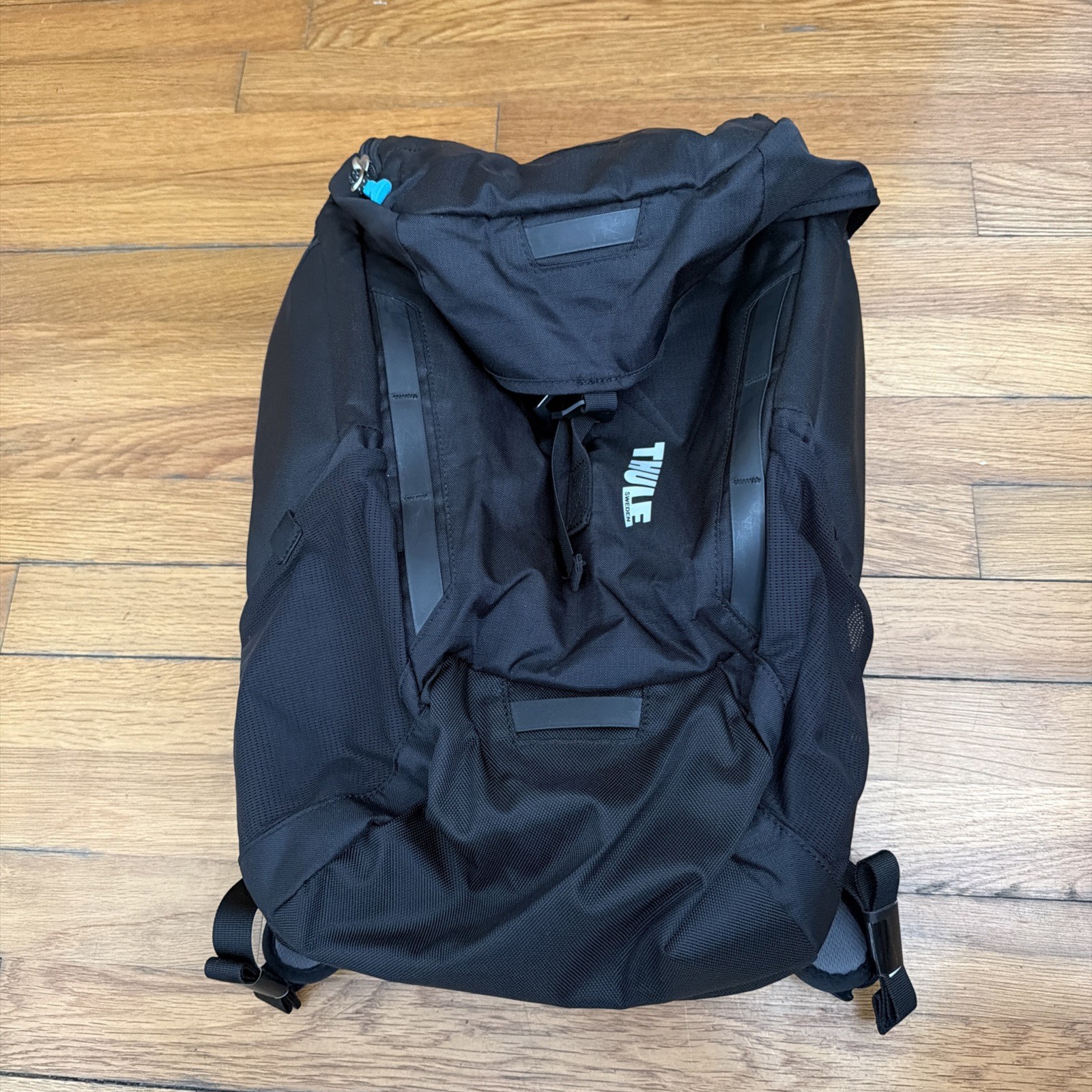 Thule Mosey 28L Daypack Hooded Backpack Black Laptop Bag Hiking Outdoor Travel