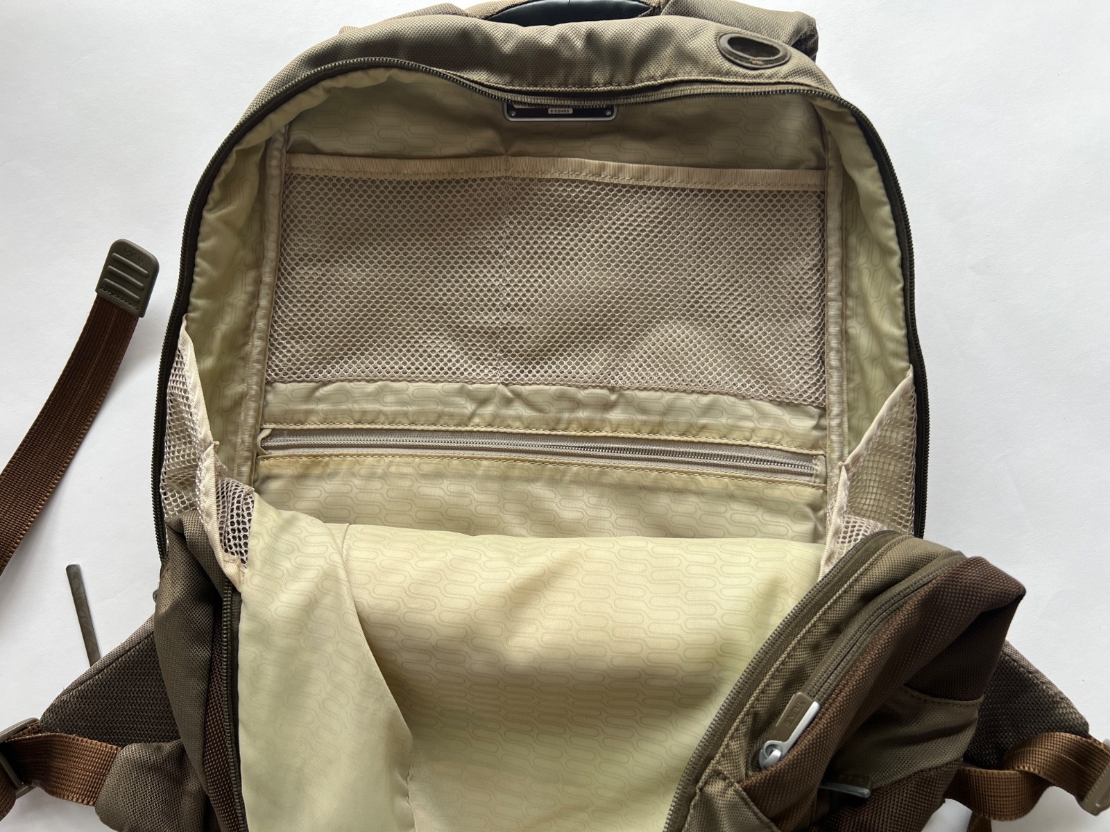 VTG TUMI Laptop Backpack Green – Fair – Style 5102MSS – Alpha Era or T-Tech?