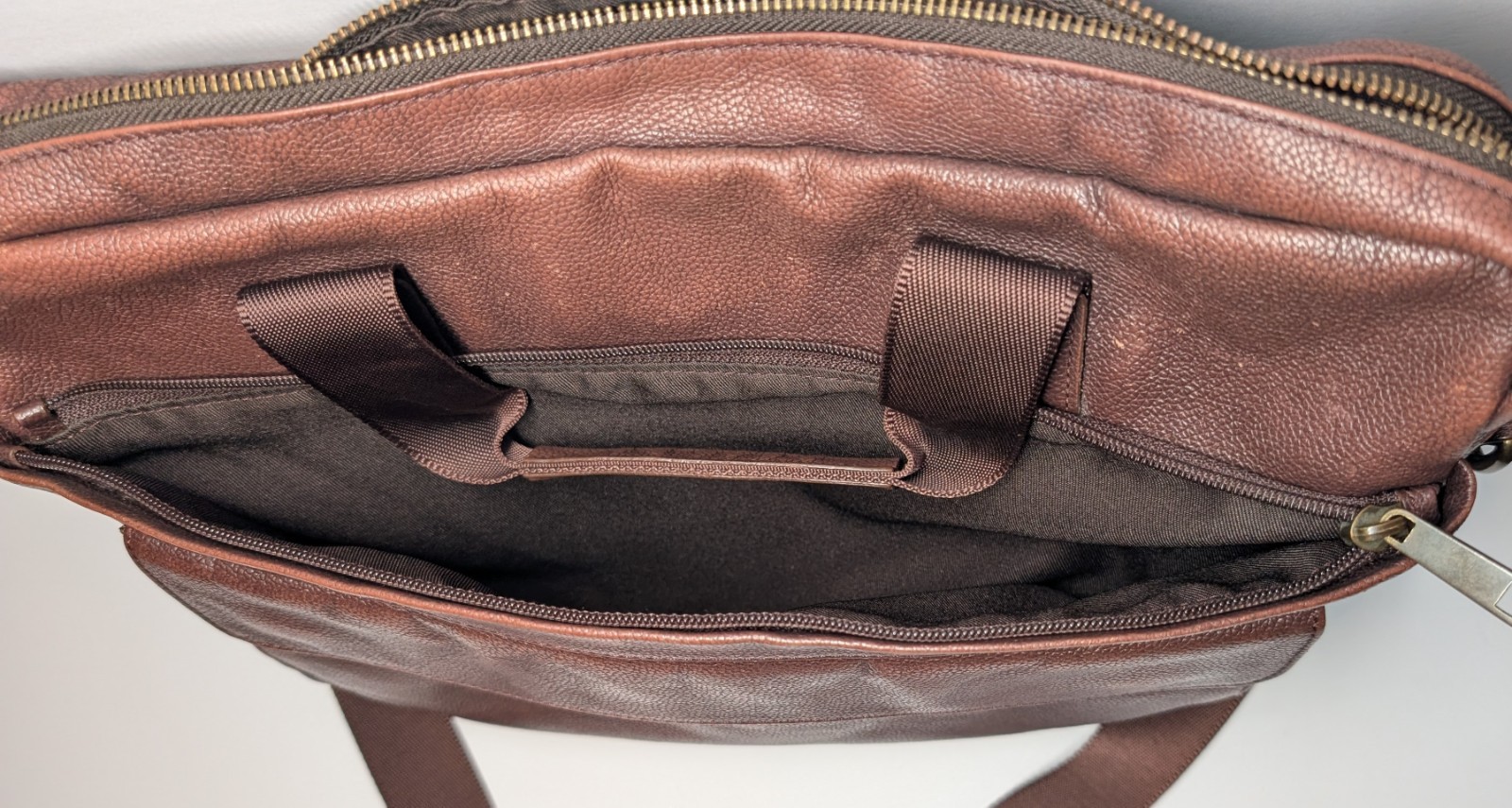 *separated top zipper, some wear* Daniel’s NYC carrying case / bag