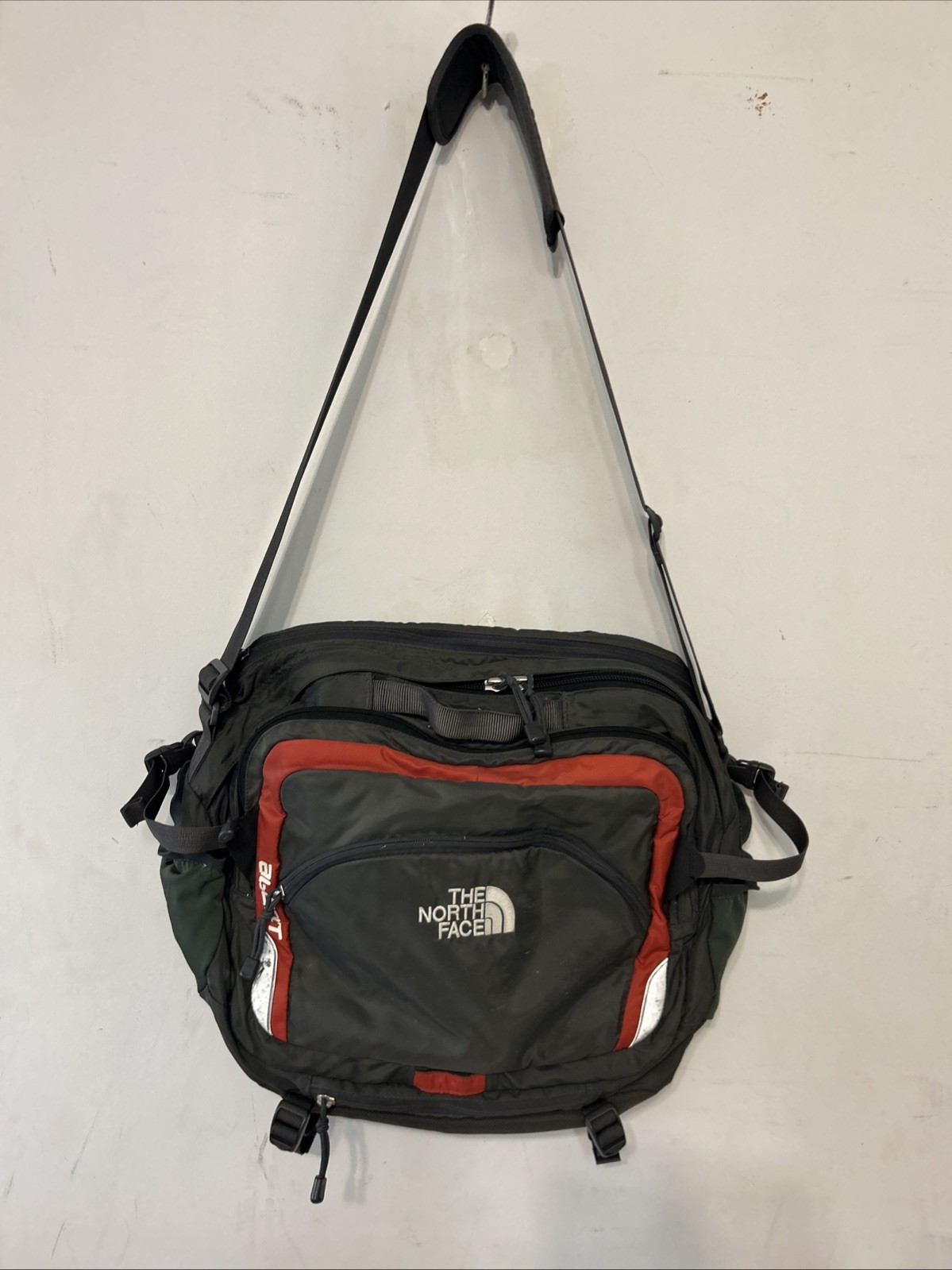 The North Face Agaent Laptop School Bag Briefcase Messenger Gray Red Multipocket