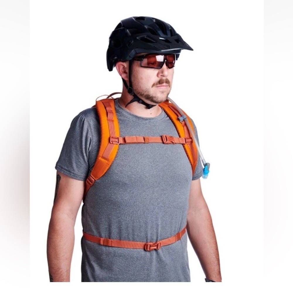 Hydro Flask Down Shift Backpack 14 Liter Water Pocket Hydration Pack Orange