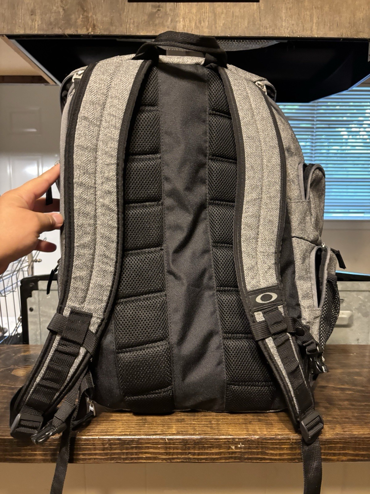 Oakley RN 96548 CA 35460 backpack Kitchen Sink Backpack 34L Capacity Gray