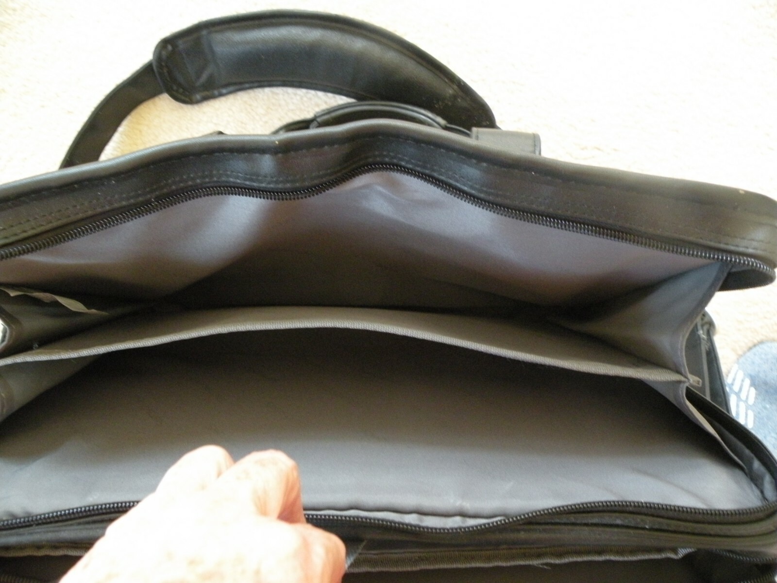 SAMSONITE GENUINE LEATHER PORTFOLIO BLACK BUSINESS CASE Model #923315 HERITAGE