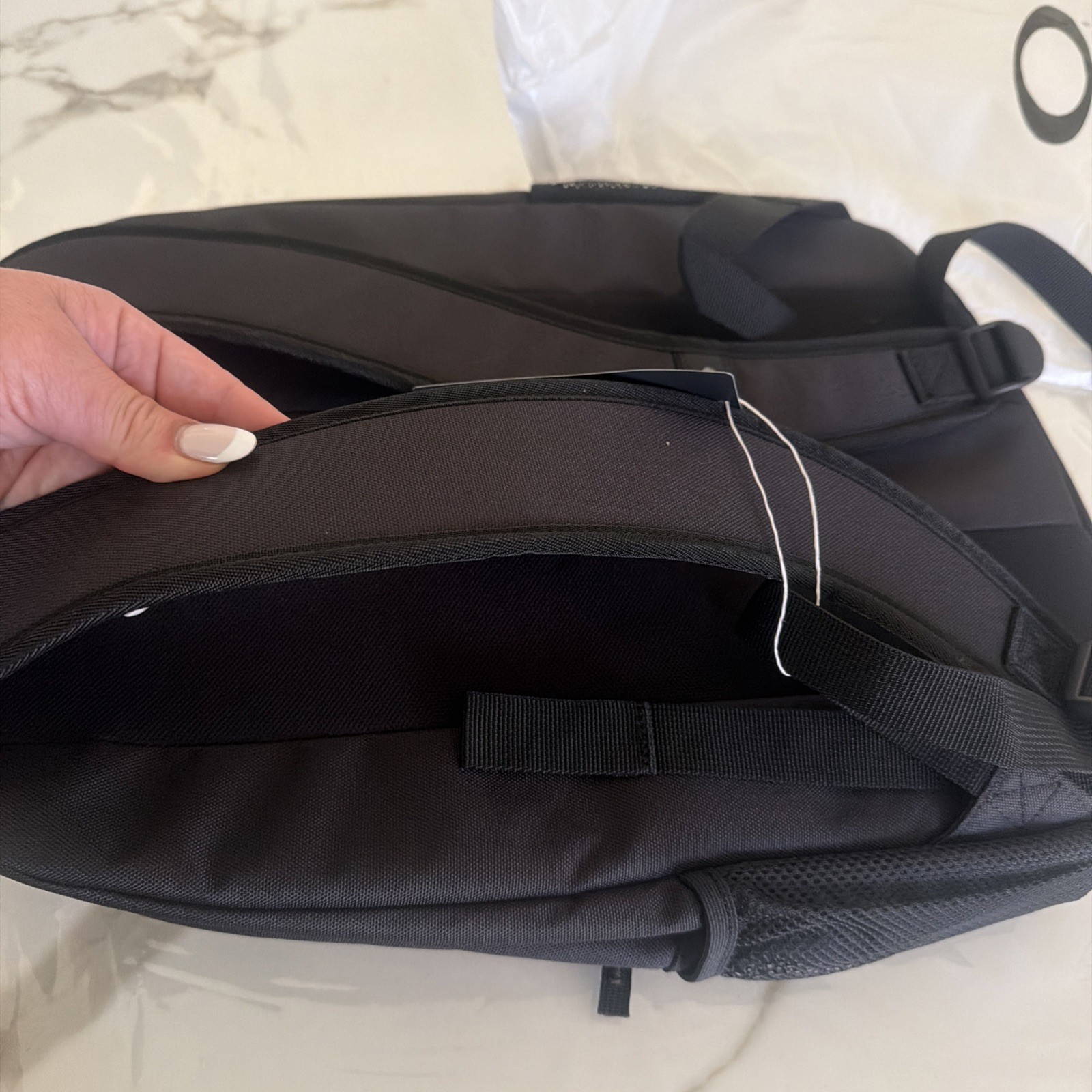 Oakley Enduro 3.0 20L Men’s Backpack – Blackout (921416-02E)