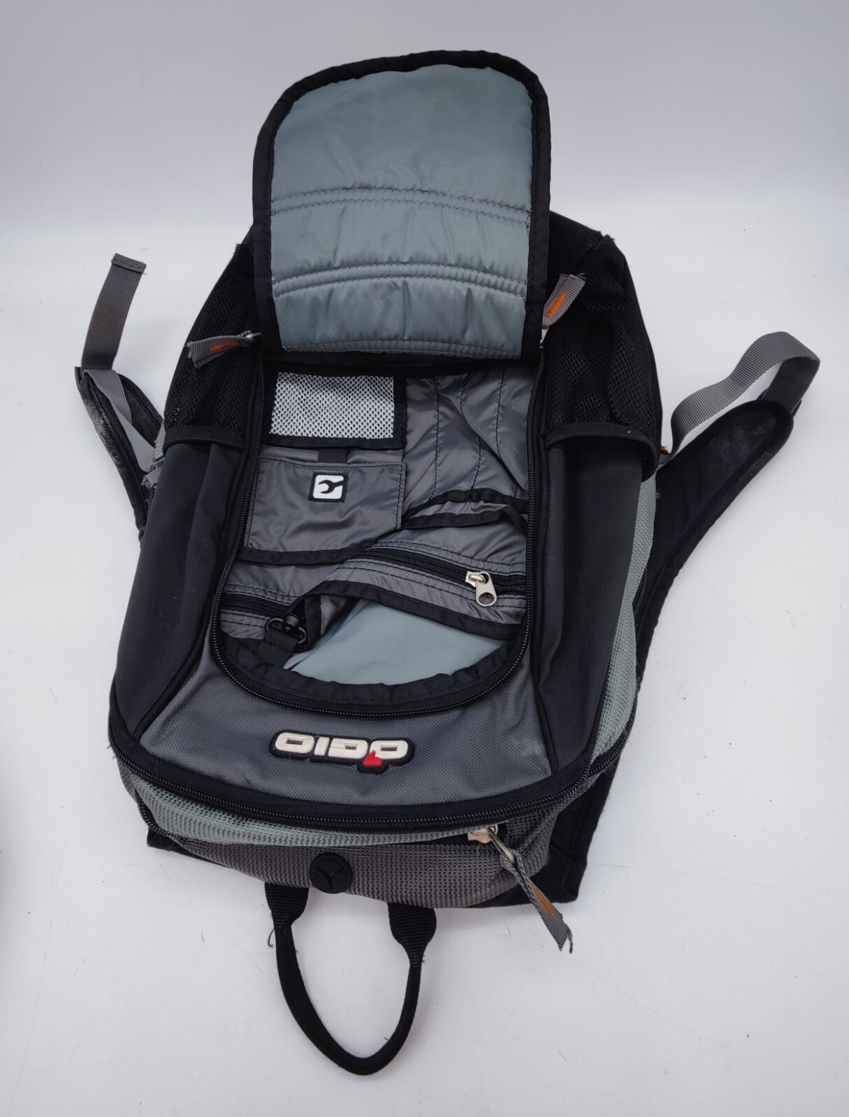 OGIO Rebar Black/Gray Carry-On Commuter Backpack Laptop Sleeve Pockets Nice 18″