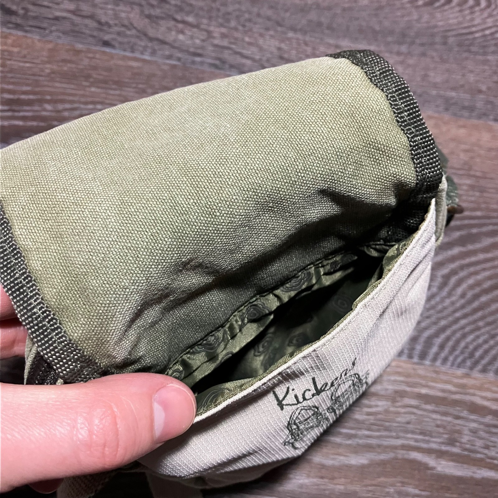 Y2K Vintage KICKERS Messenger Shoulder Bag Beige Khaki size 16×22 cm