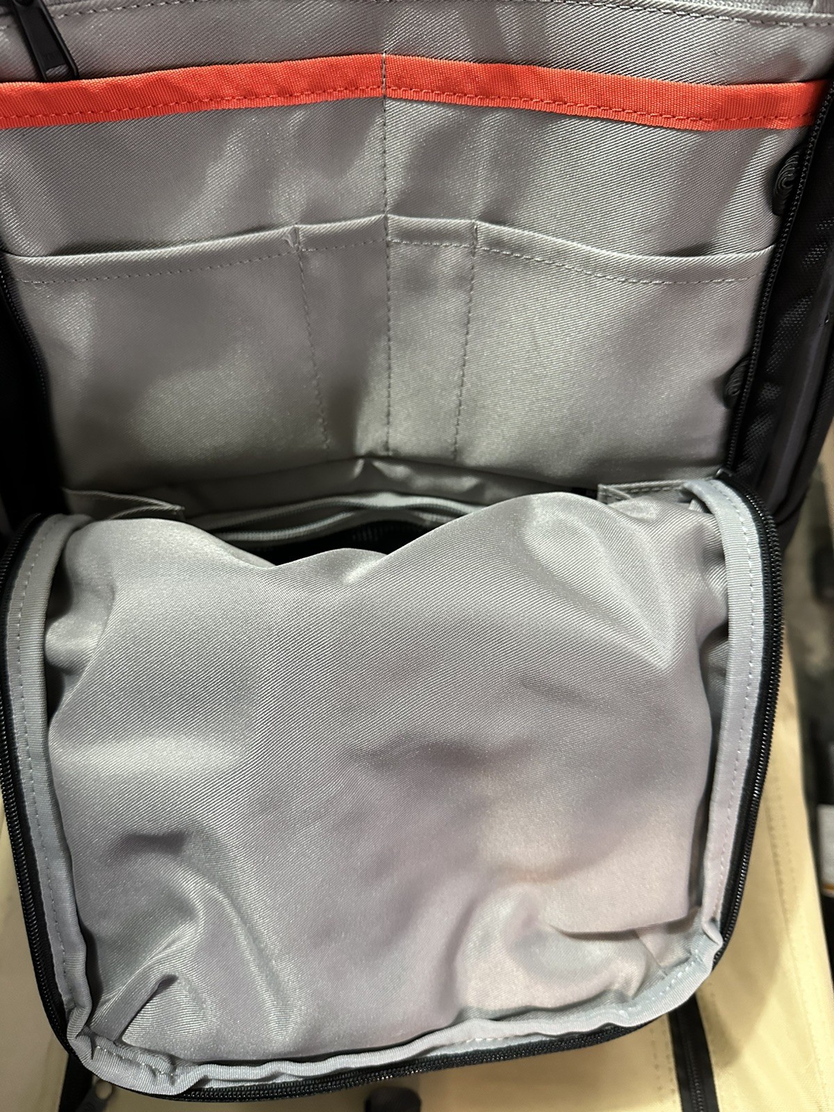 HyperPack Pro with Apple Find My 22L