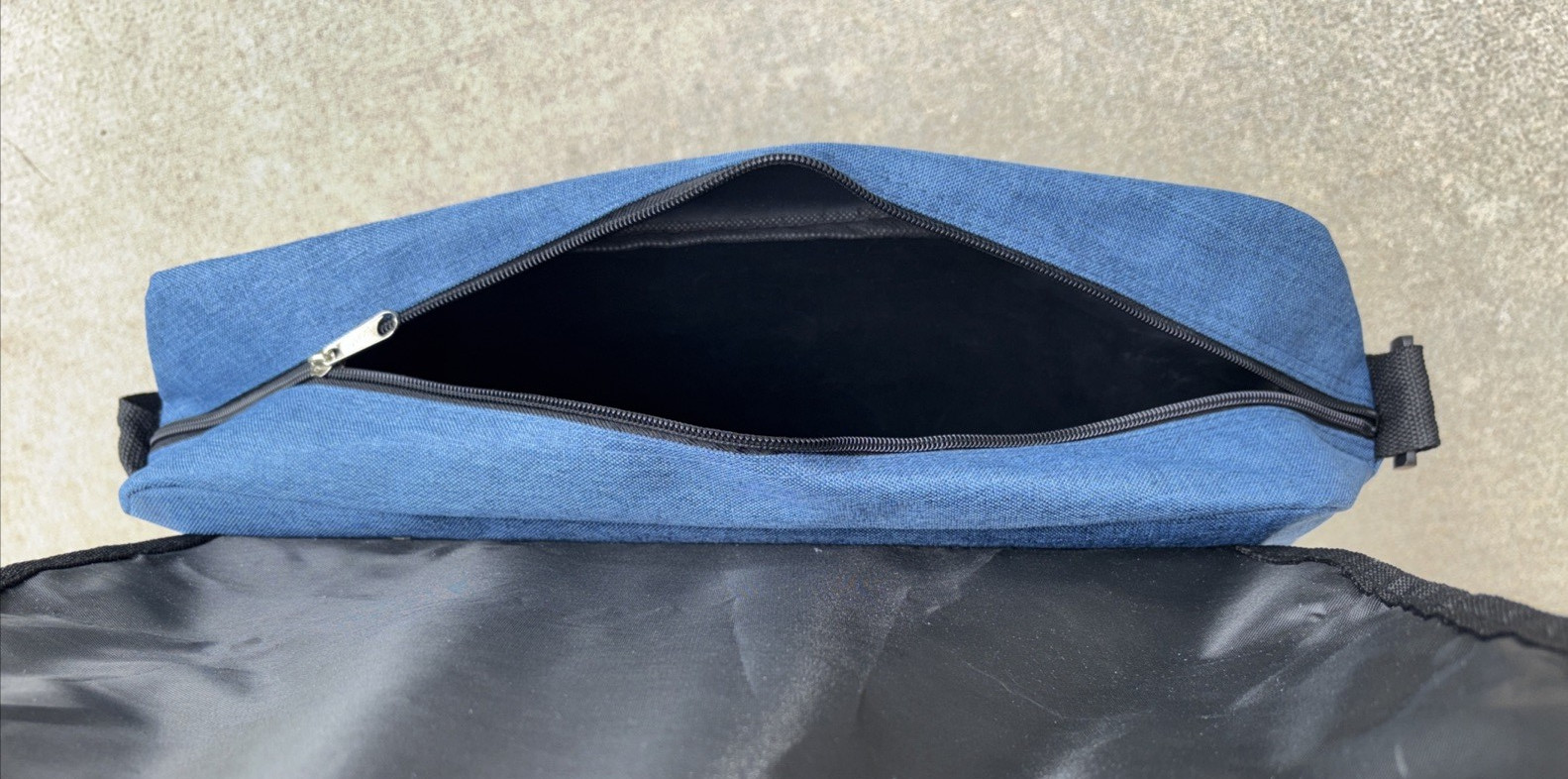 Denver Film Messenger Pouch bag; Blue, flap, zipper pocket 16″x11.5″x4″