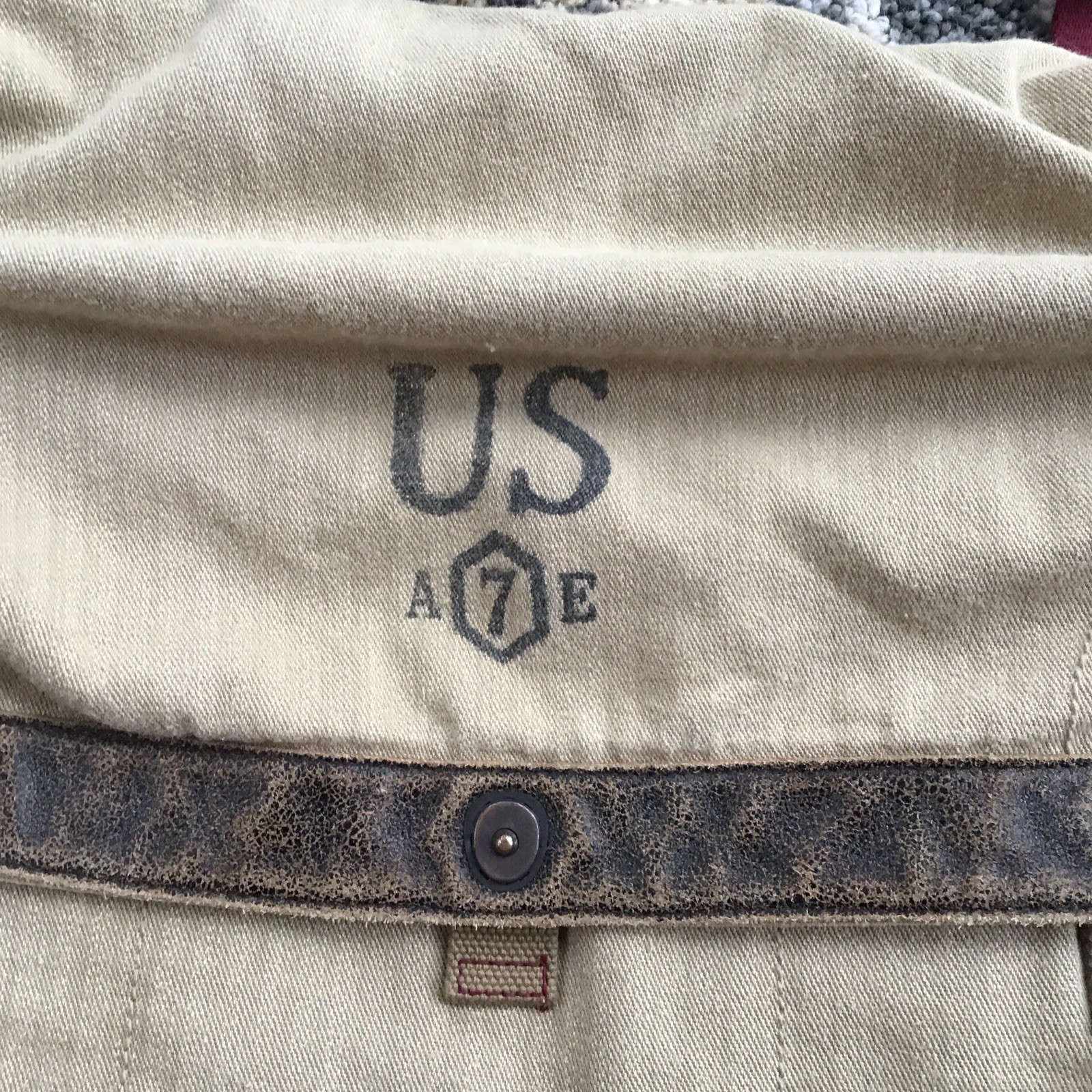 VTG American Eagle Outfitters Canvas Messenger Bag Coyote Tan Red Stripe A7E US