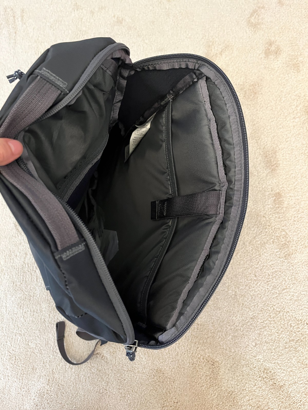 New NWOT Patagonia Black Hole Pack 25L Daypack 49298 Smolder Blue $150 MSRP