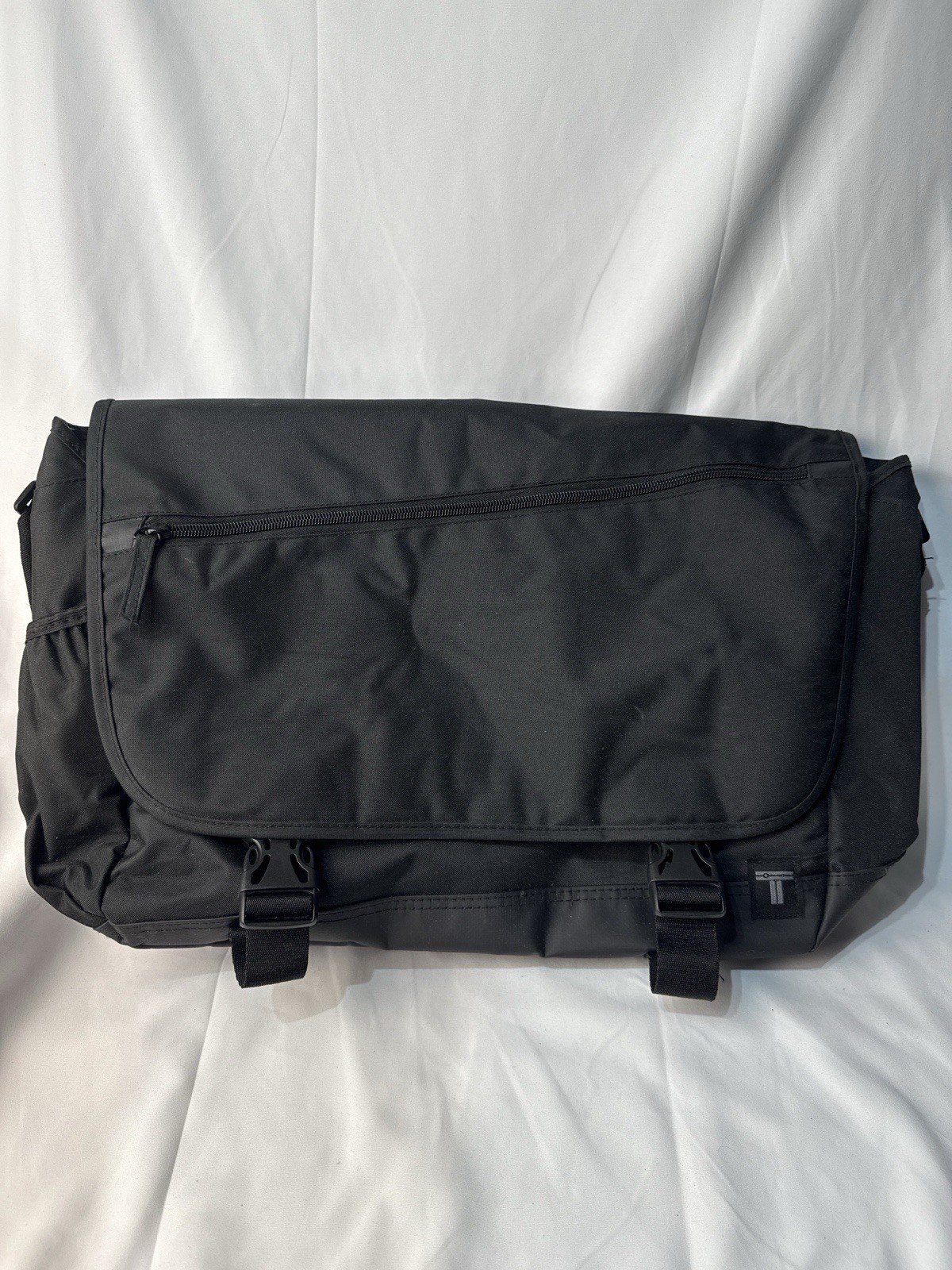 Leed’s Transit Metro Messenger Bag Black Laptop Work Travel Commuter
