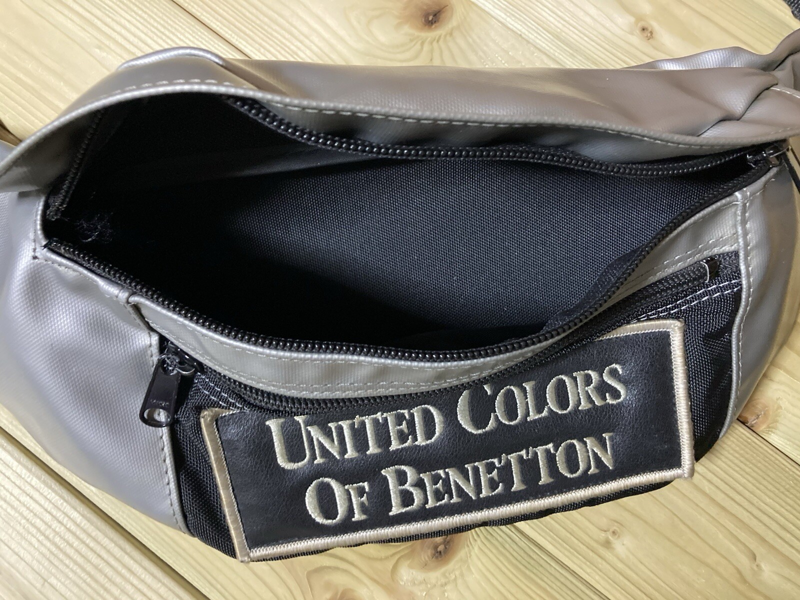United Colors of Benetton Crossbody Fanny Pack Bag Vtg Size 9.8 x 5.1 x 3.9 in