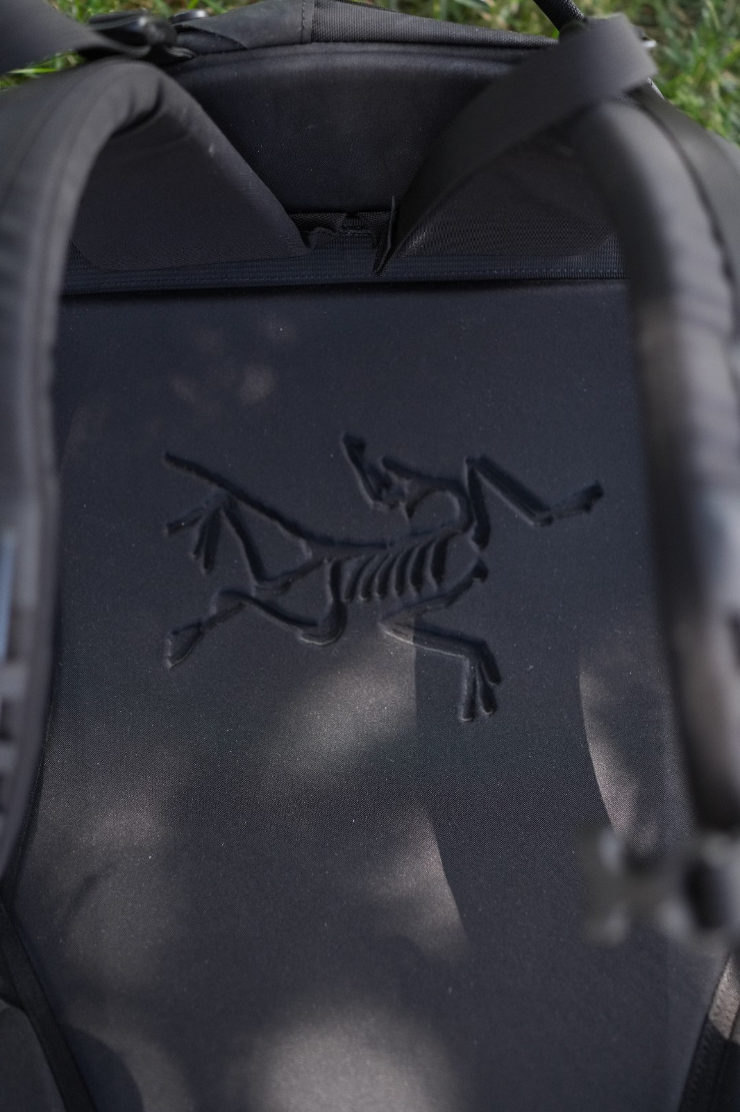Arc’teryx Arro 22 Backpack – Black / Gold Condition: Pre-Owned (Good)