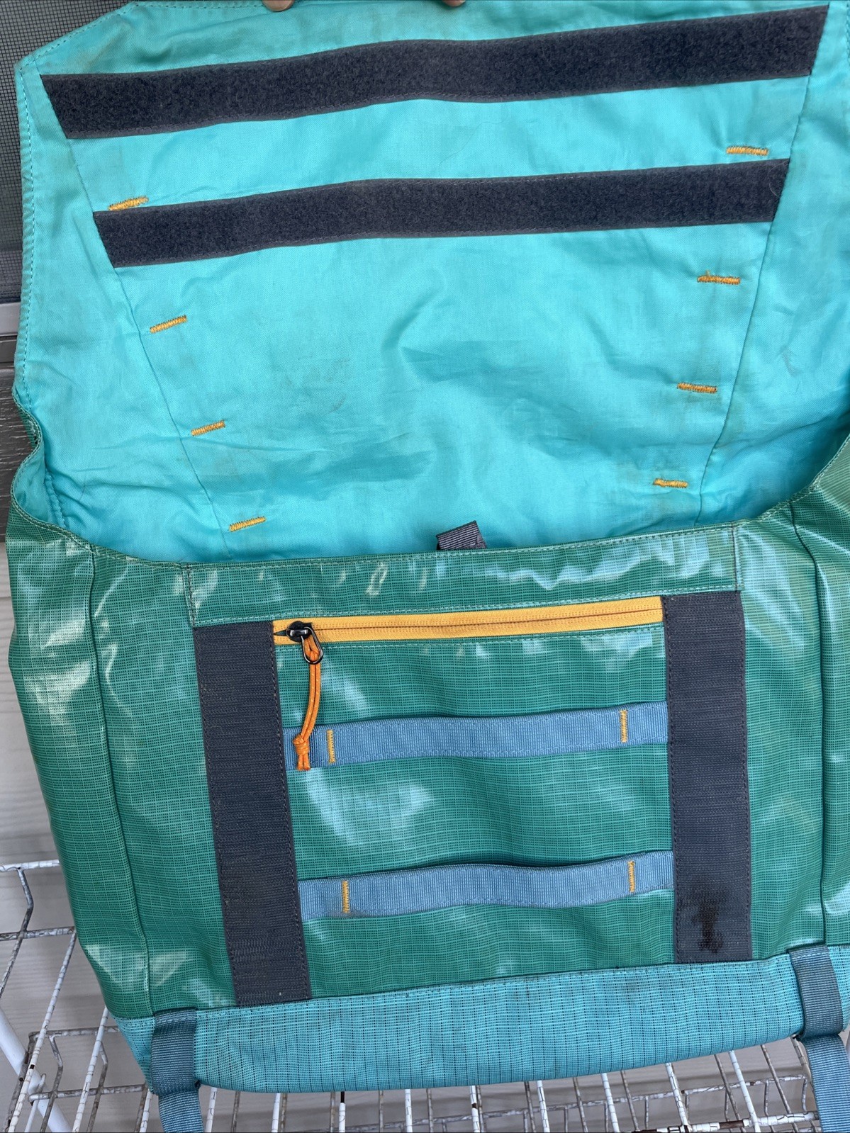 RARE Patagonia Black Hole Messenger 12L Bag Turquoise Green Yellow Laptop 49321
