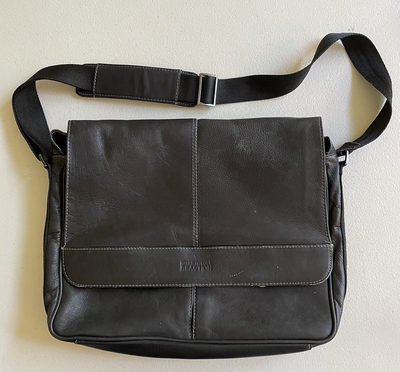 Kenneth Cole Reaction Leather Commuter Messenger Bag Snap Flap Black Work Laptop