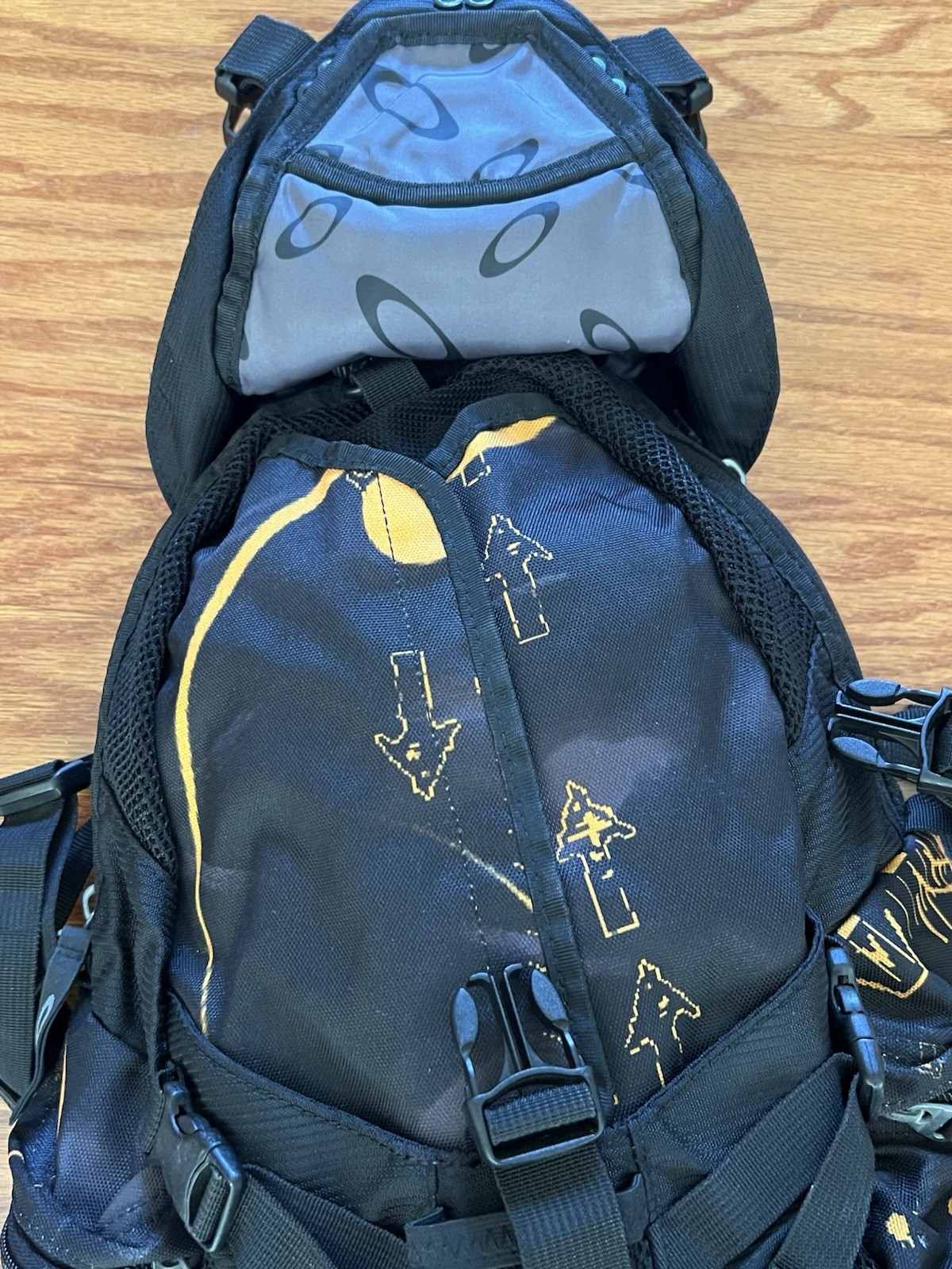 Oakley Icon Small Backpack Black W/Orange Graphic Tactical Military Mechanism AP