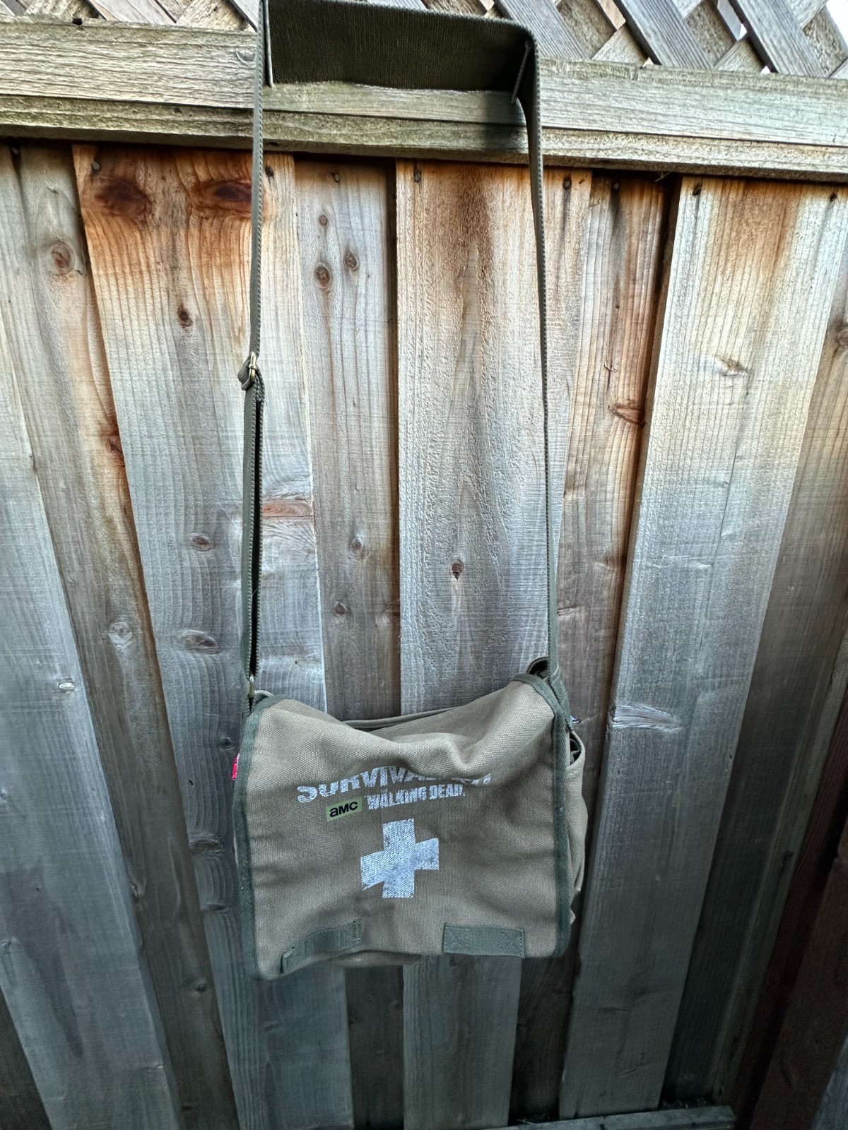 Walking Dead Survival Kit Messenger Bag Limited Edition First my Family -WALL T