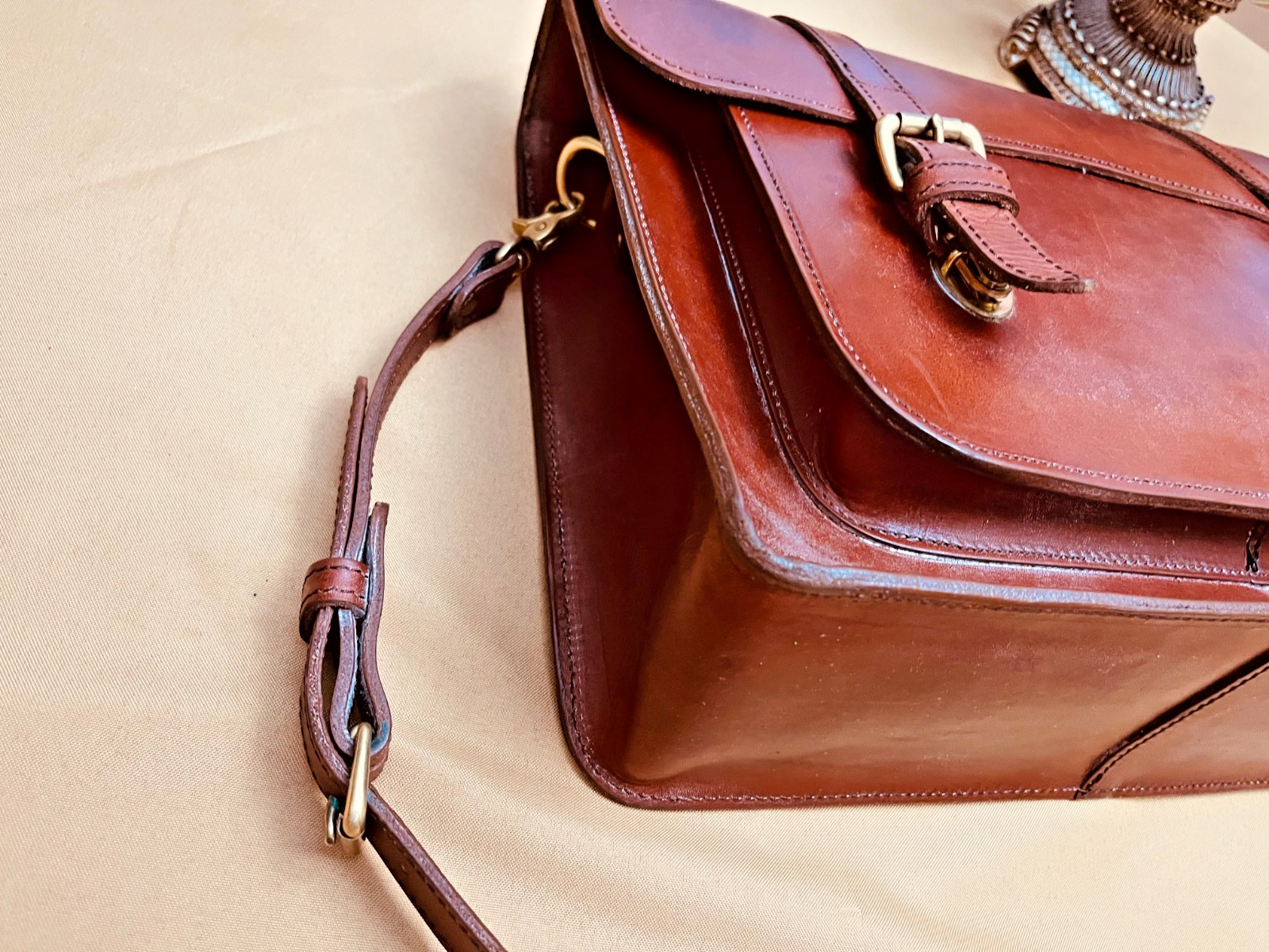 TANNER’S ALLEY American Saddle Leather Briefcase / Messenger bag / Saddle Bag