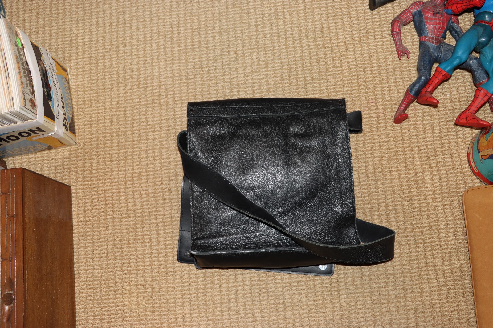 Harley Davidson CYCLES Vertical Messenger Bag MEN’S Leather Black