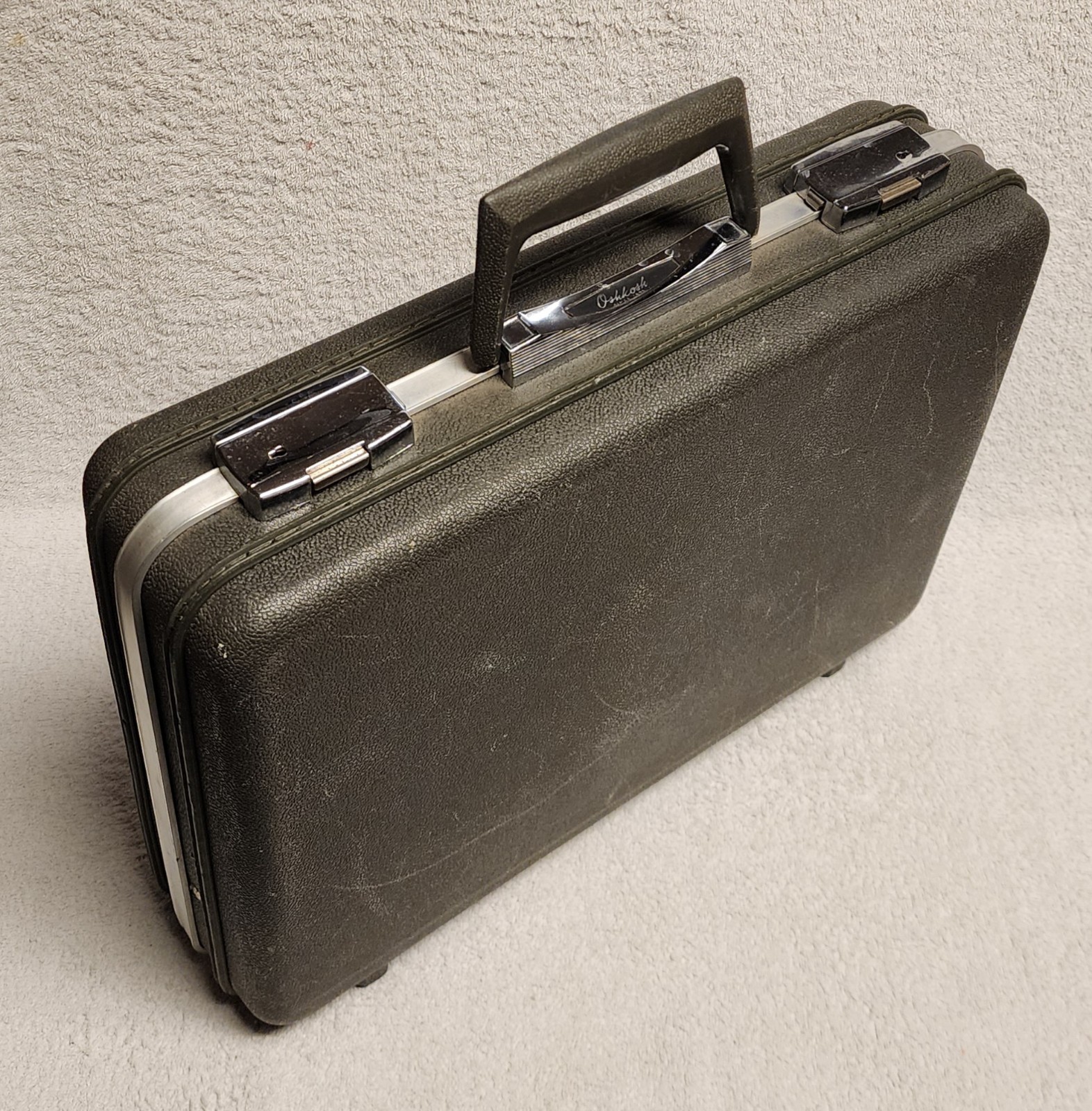 Vintage Oshkosh Hard Shell Briefcase Case Attache Dark Gray No Key