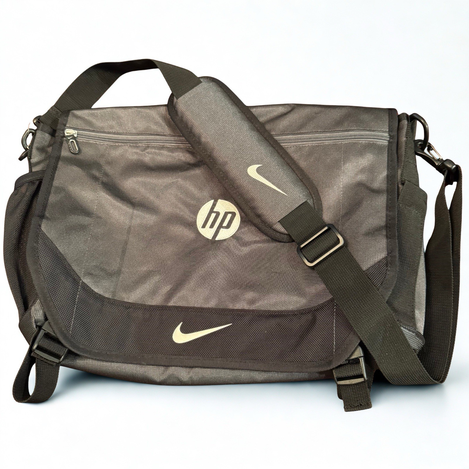 Nike Messenger Laptop Travel Bag w/ HP Logo Black Metallic Gray