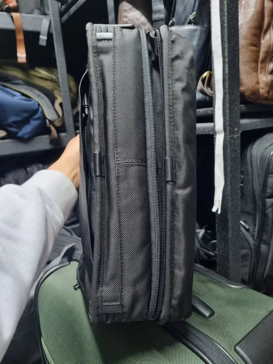 TUMI ALPHA 2 Small Screen Expandable Laptop Brief