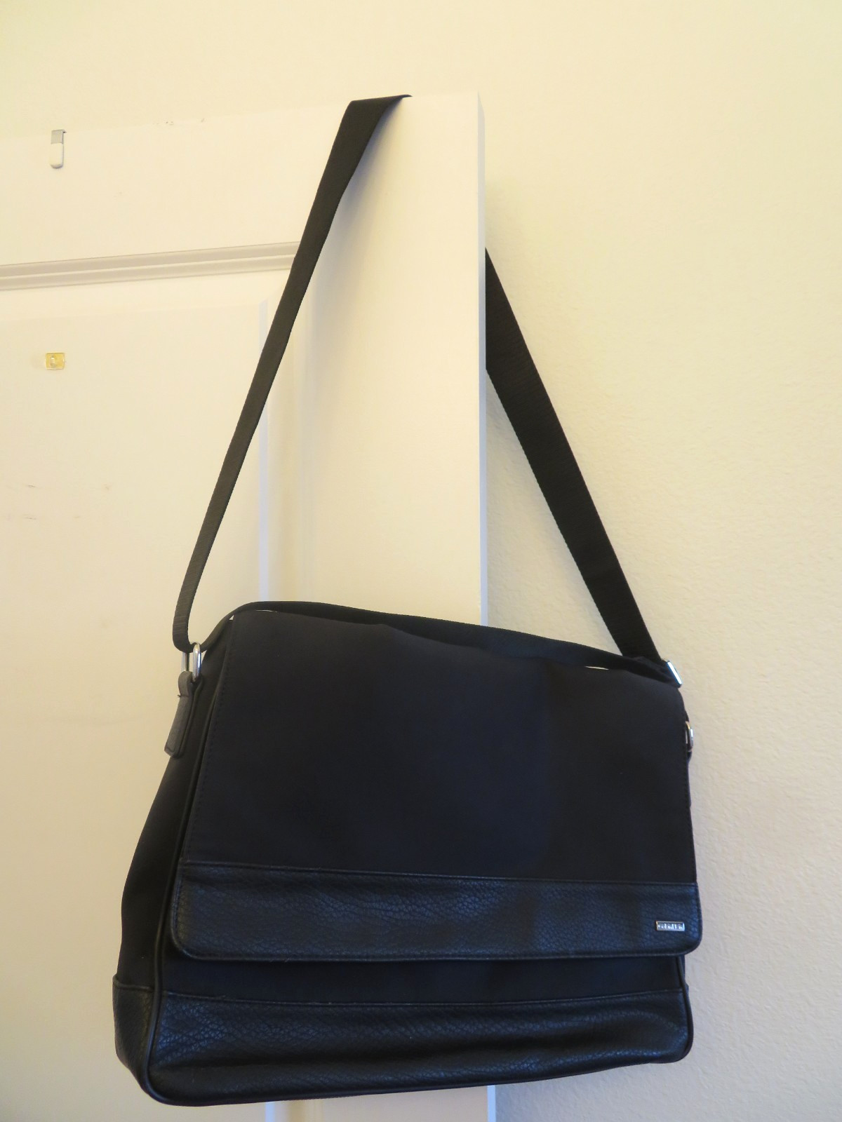NWOT NEW Calvin Klein Black Microfiber Messenger Bag 15 x 11 x 3″ Unisex