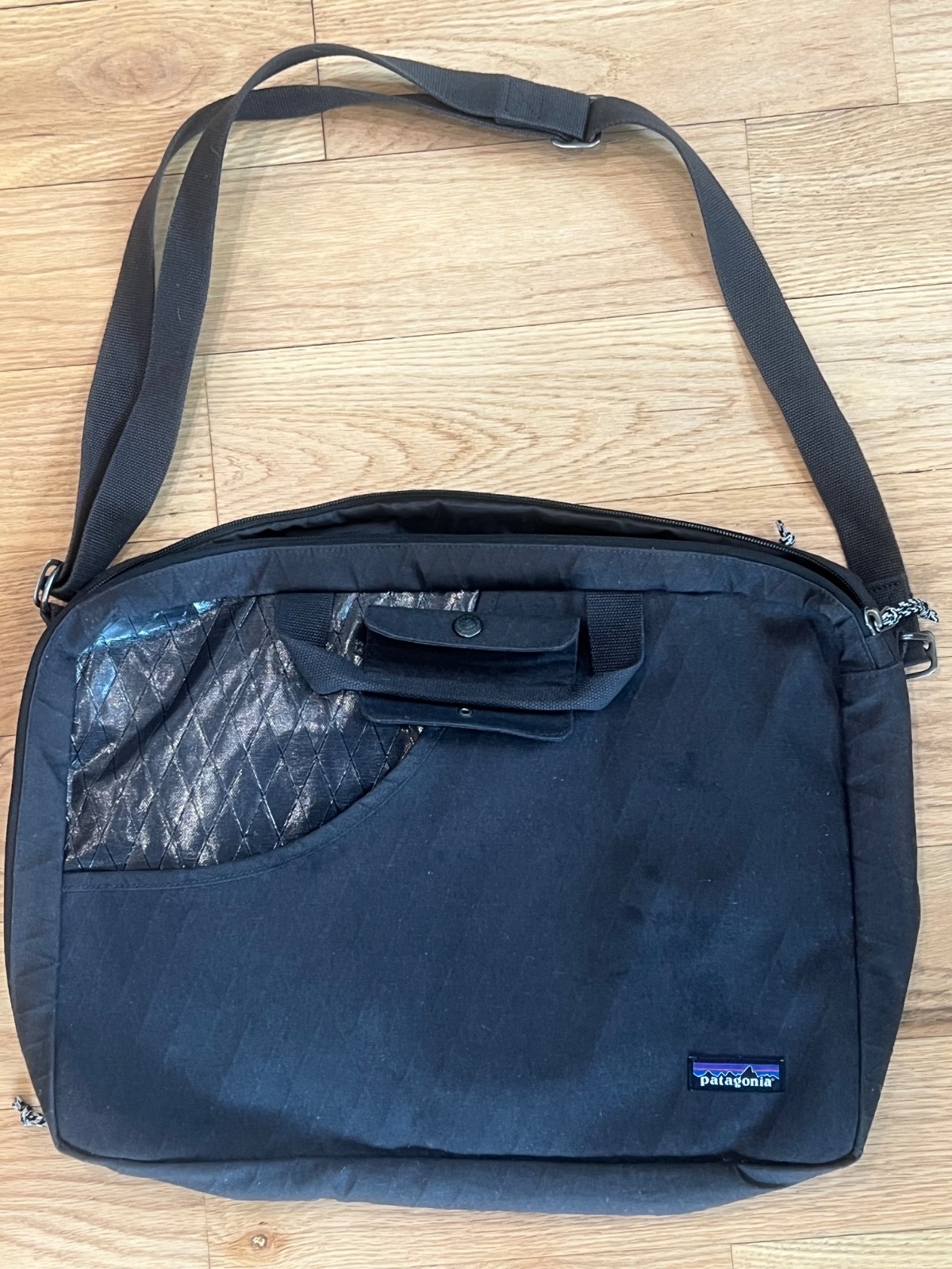 Patagonia Black Shoulder Bag w/ Backpack straps. Main pockets and inner dividers