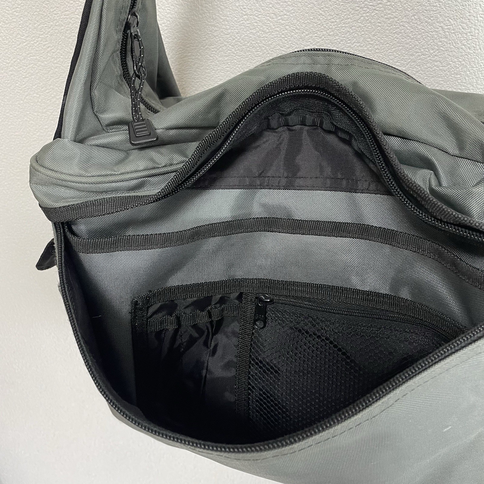 Vintage Gap Messenger Shoulder Bag Crossbody Sling Nylon Olive Green Y2K 90s 00s