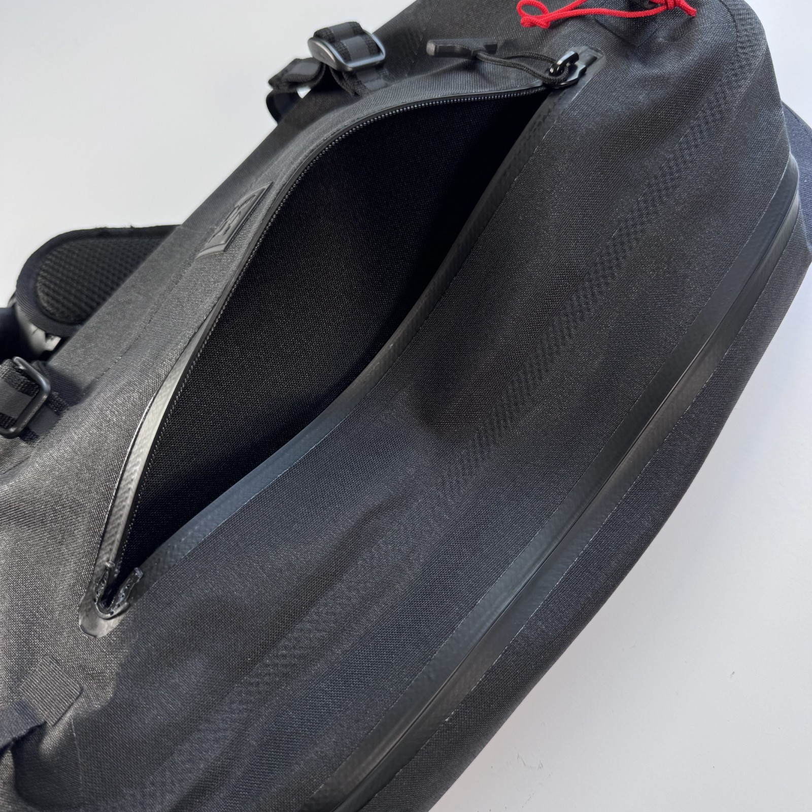 CHROME Industries Kadet WP 9 Liter Adjustable Black Waterproof