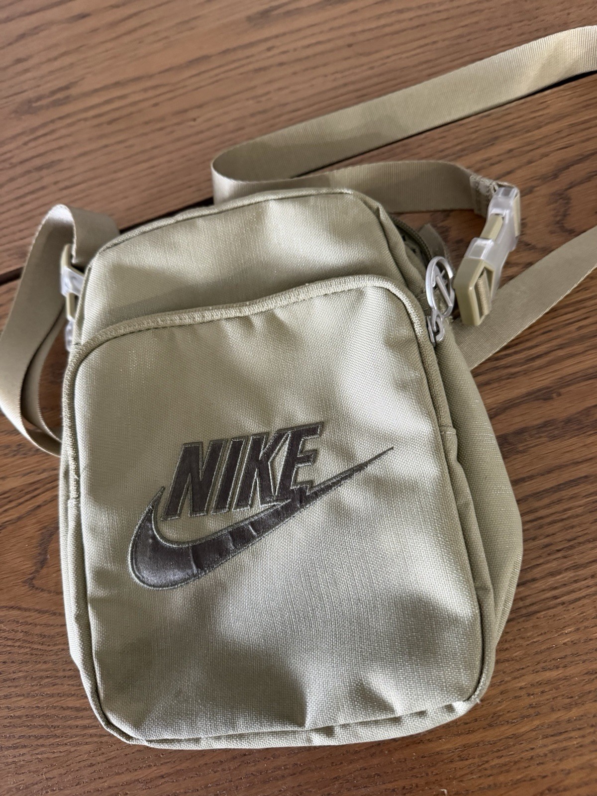 Nike Crossbody Bag Unisex Neutral Olive Heritage Metallic