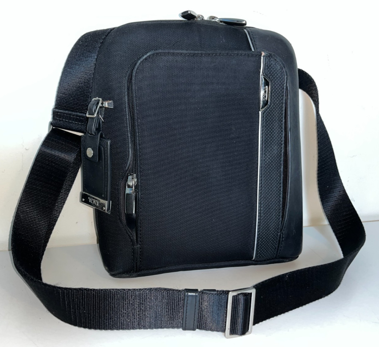 Tumi – Arrive “Olten” Crossbody Bag – 1173291041 – Black Fabric