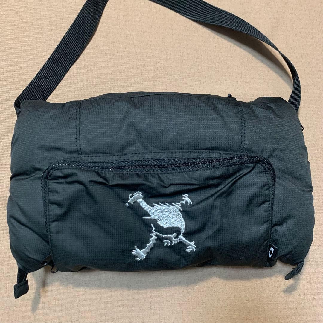 Vintage Oakley Skull Logo Shoulder Bag Bone Design Black Y2K Rare