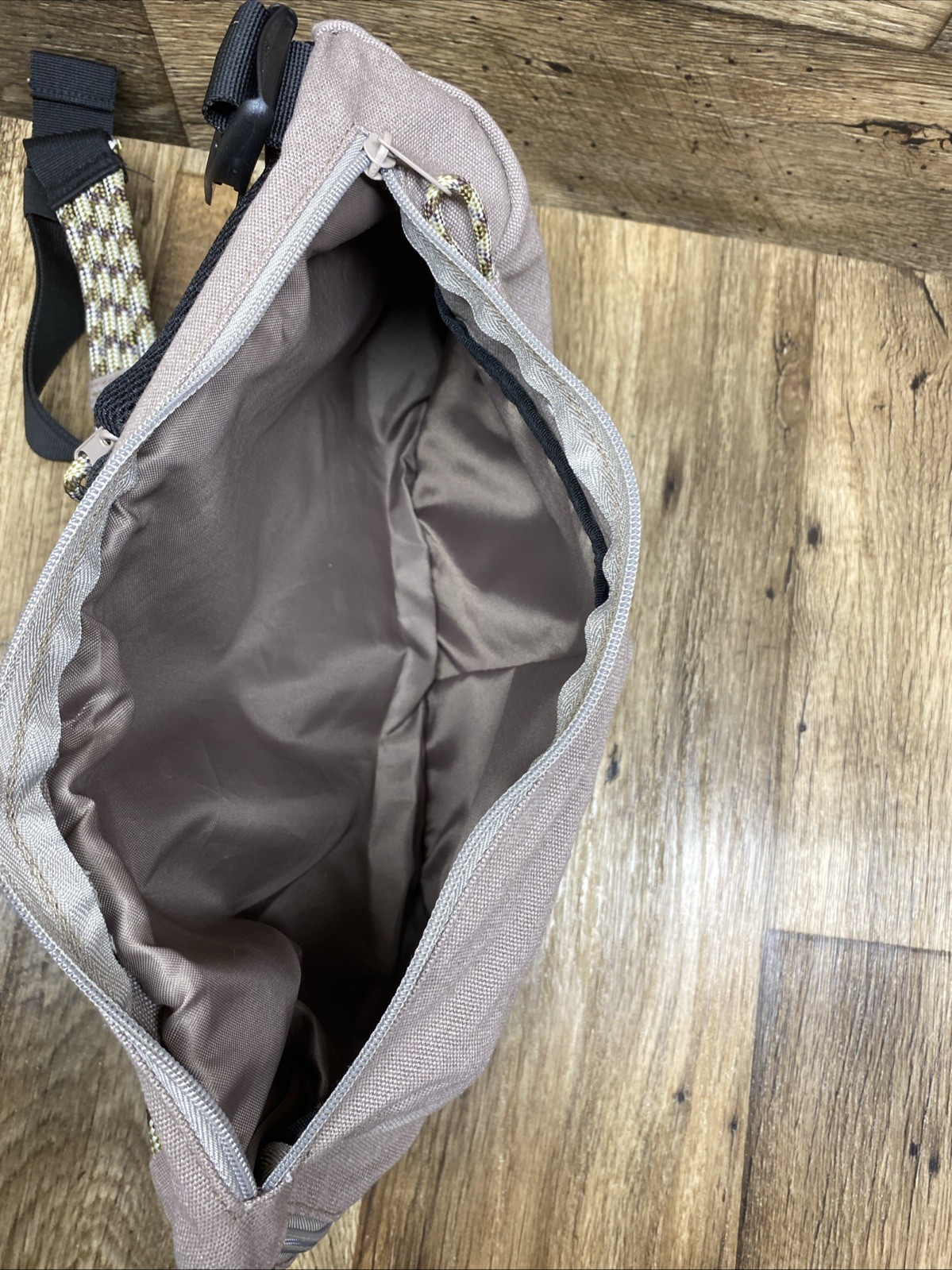 Kavu Rope Sling Cross Body Backpack Bag Tan Canvas Travel Day Hiking Pockets