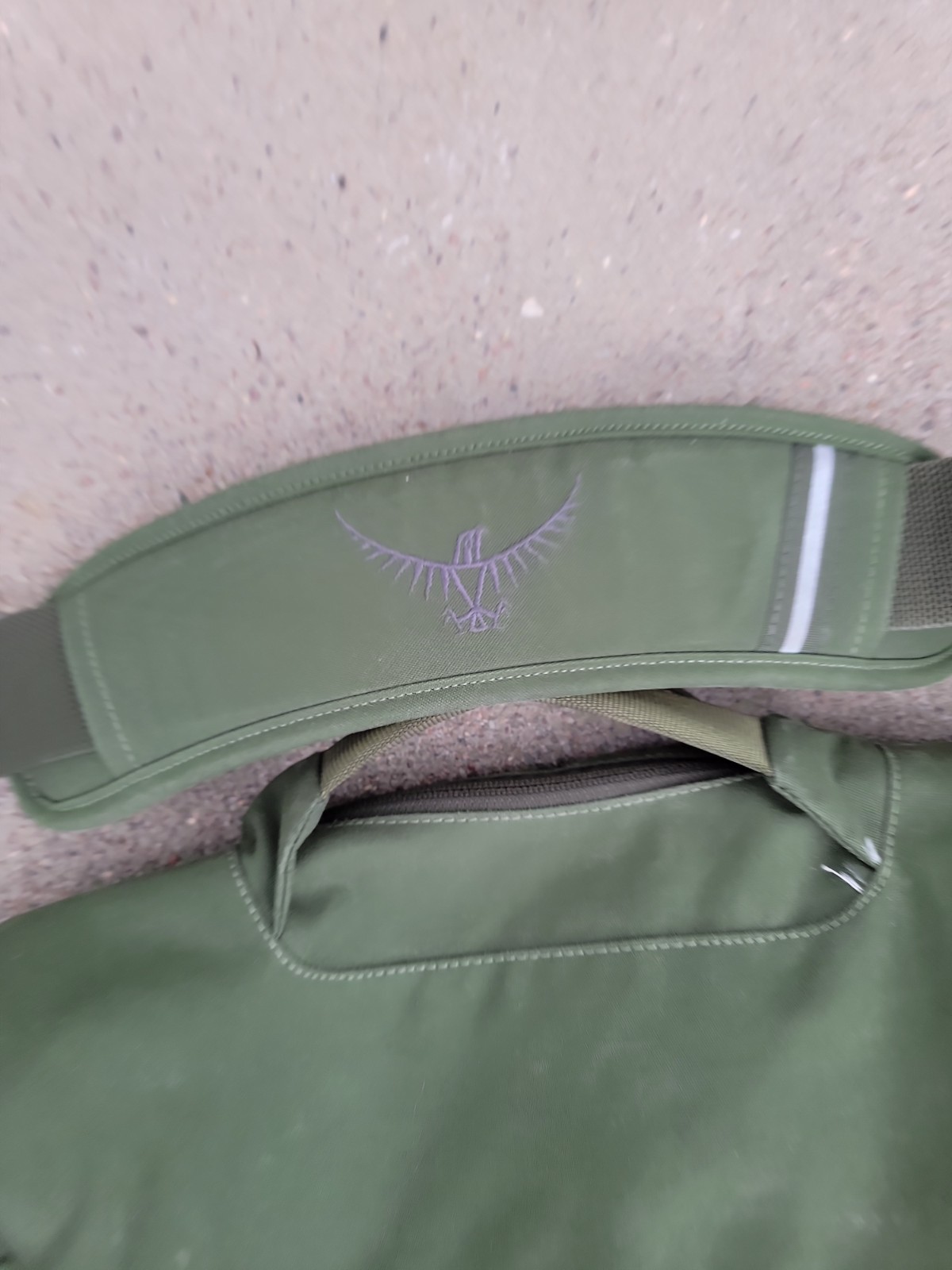 Osprey Courier messenger laptop strap Green pockets bag 19×16